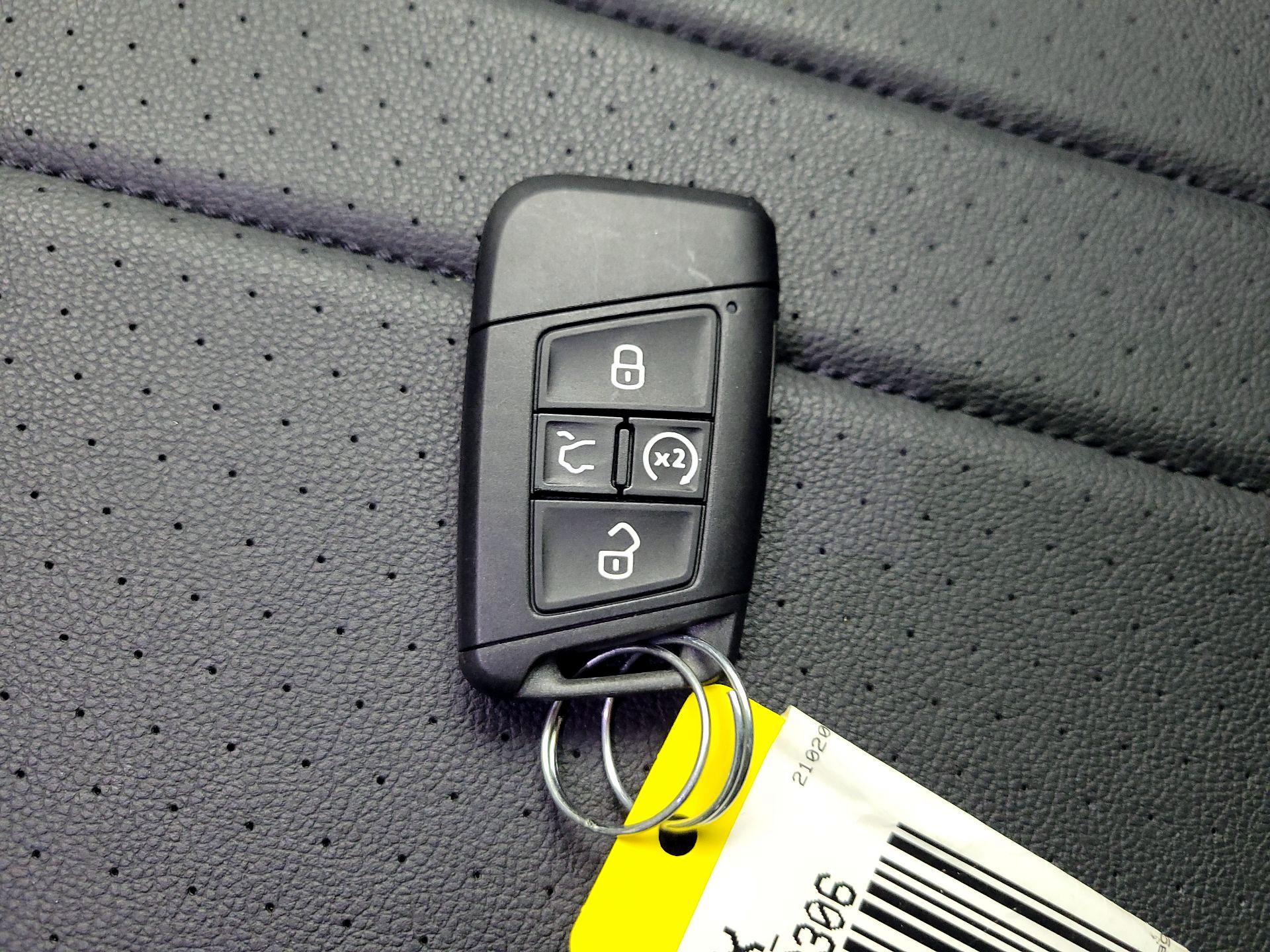 Thumbnail: 2022 Volkswagen Tiguan - 18