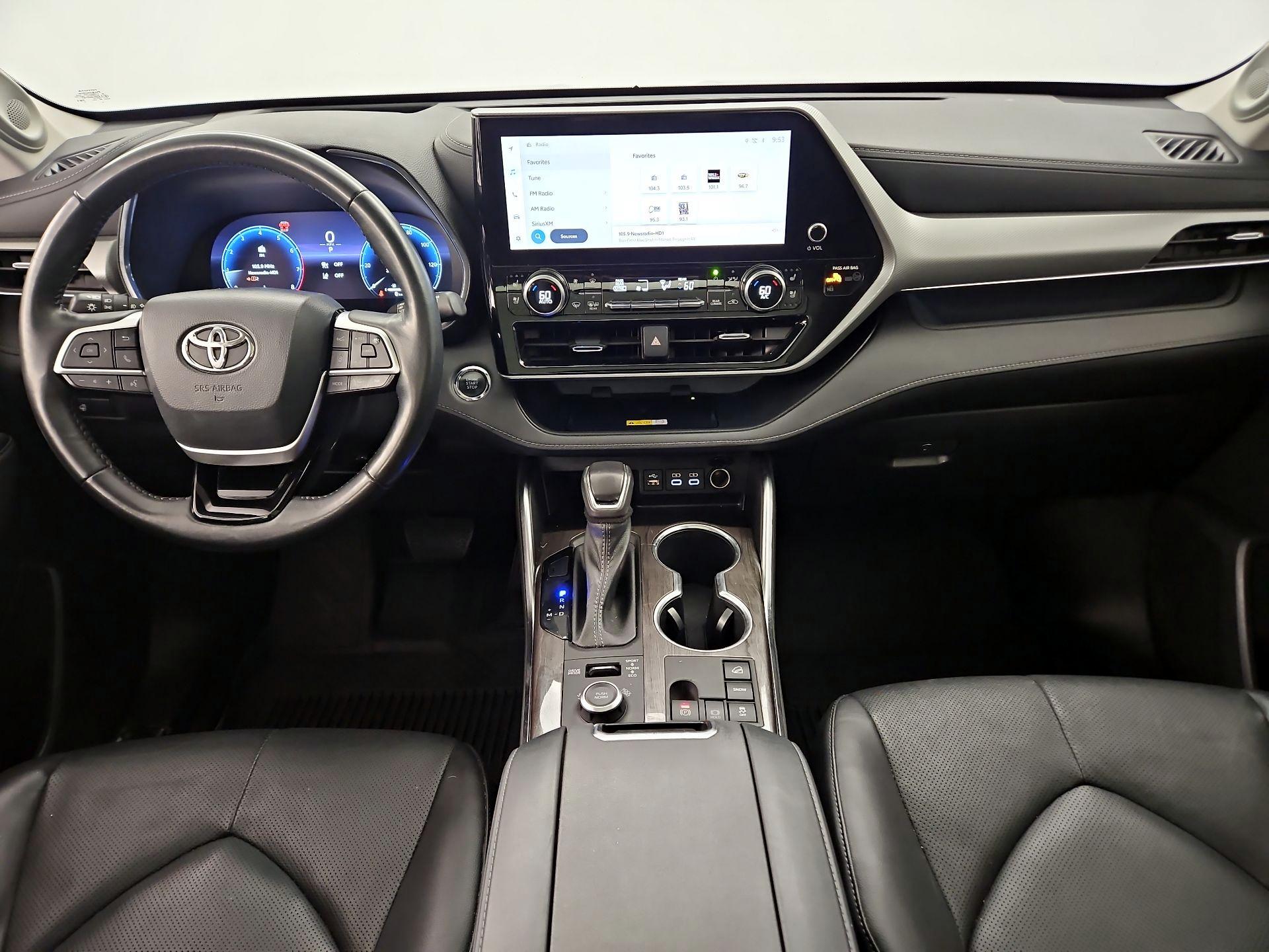 Thumbnail: 2023 Toyota Highlander - 9