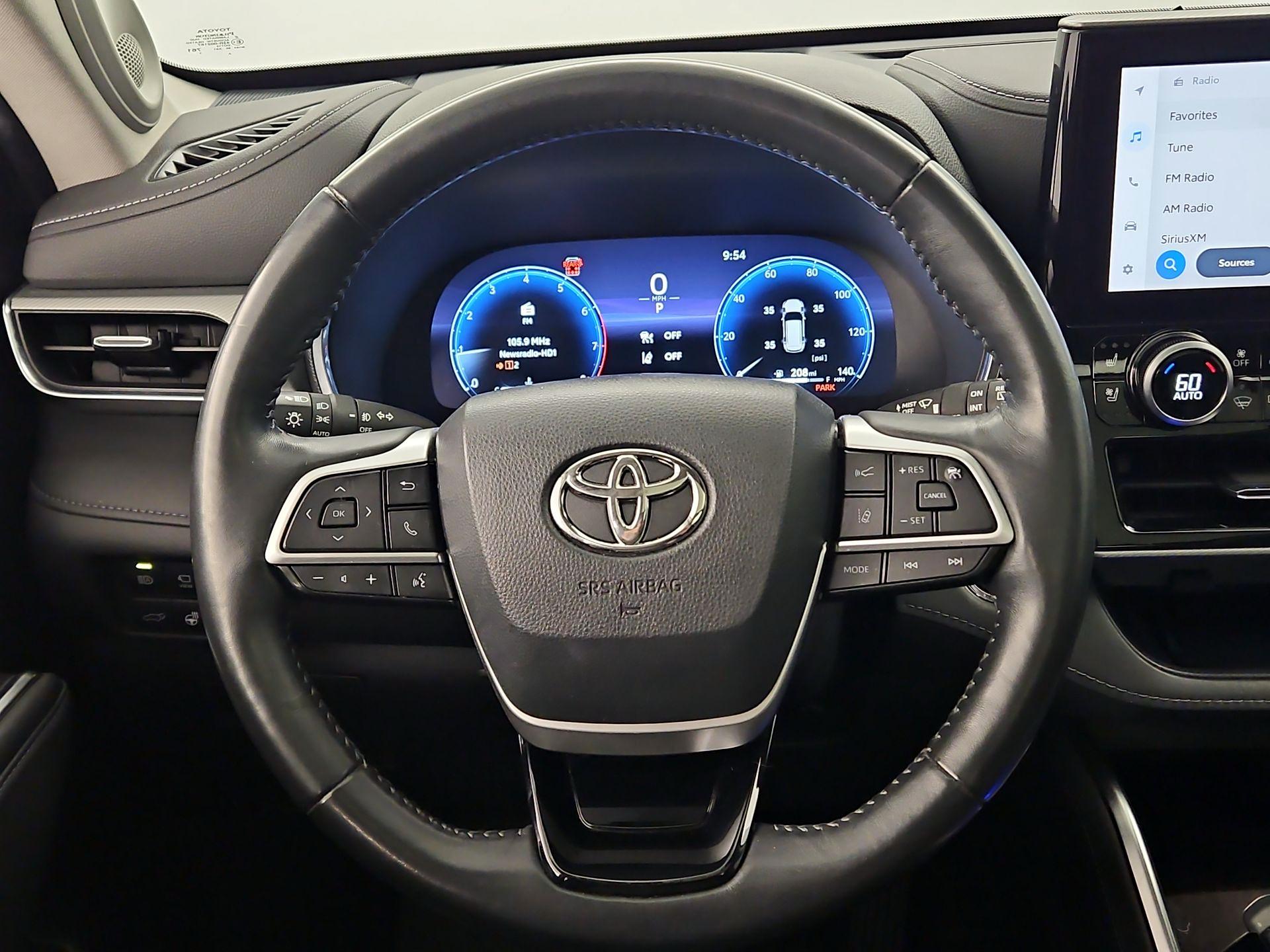 Thumbnail: 2023 Toyota Highlander - 10