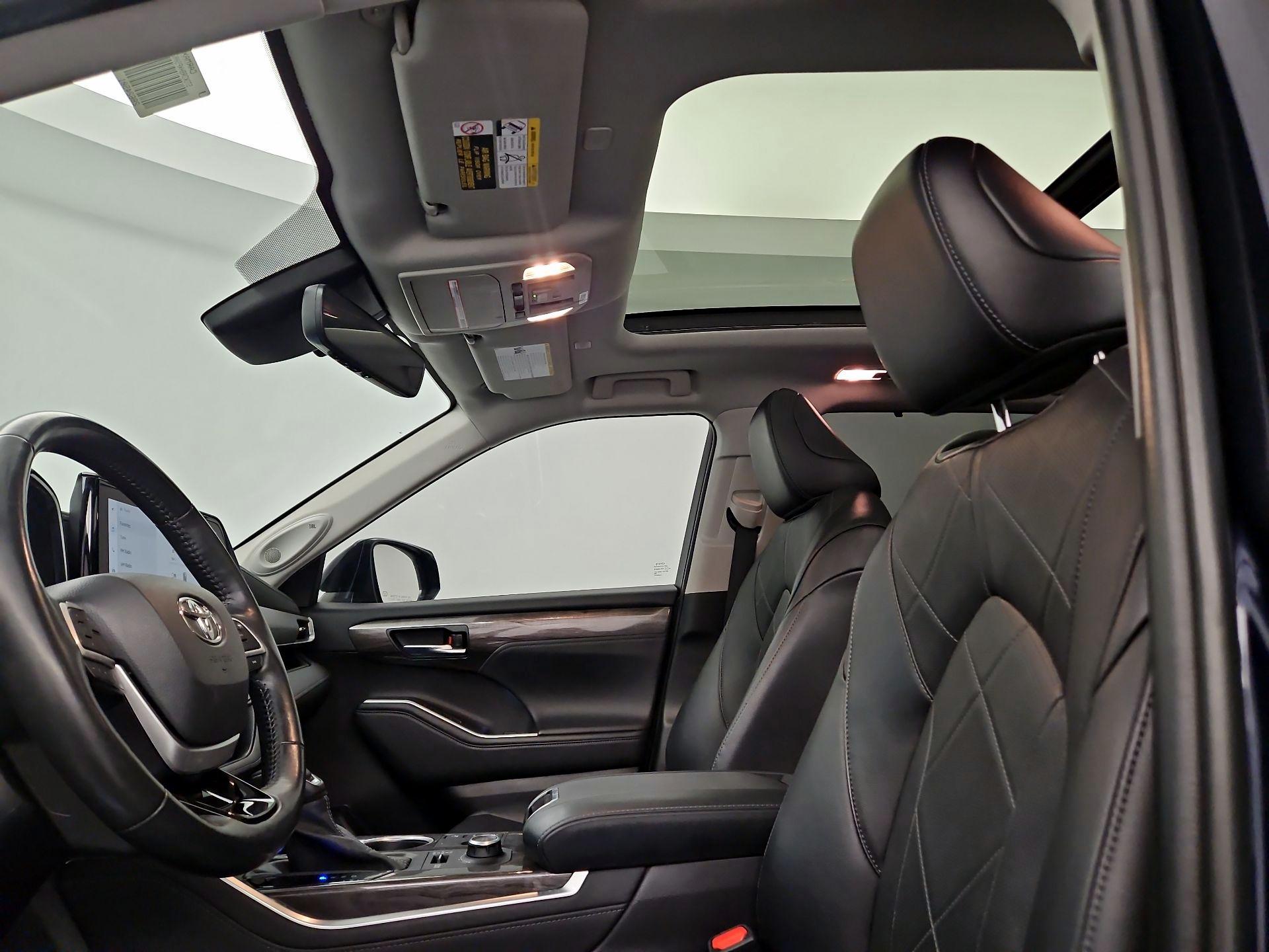 Thumbnail: 2023 Toyota Highlander - 19