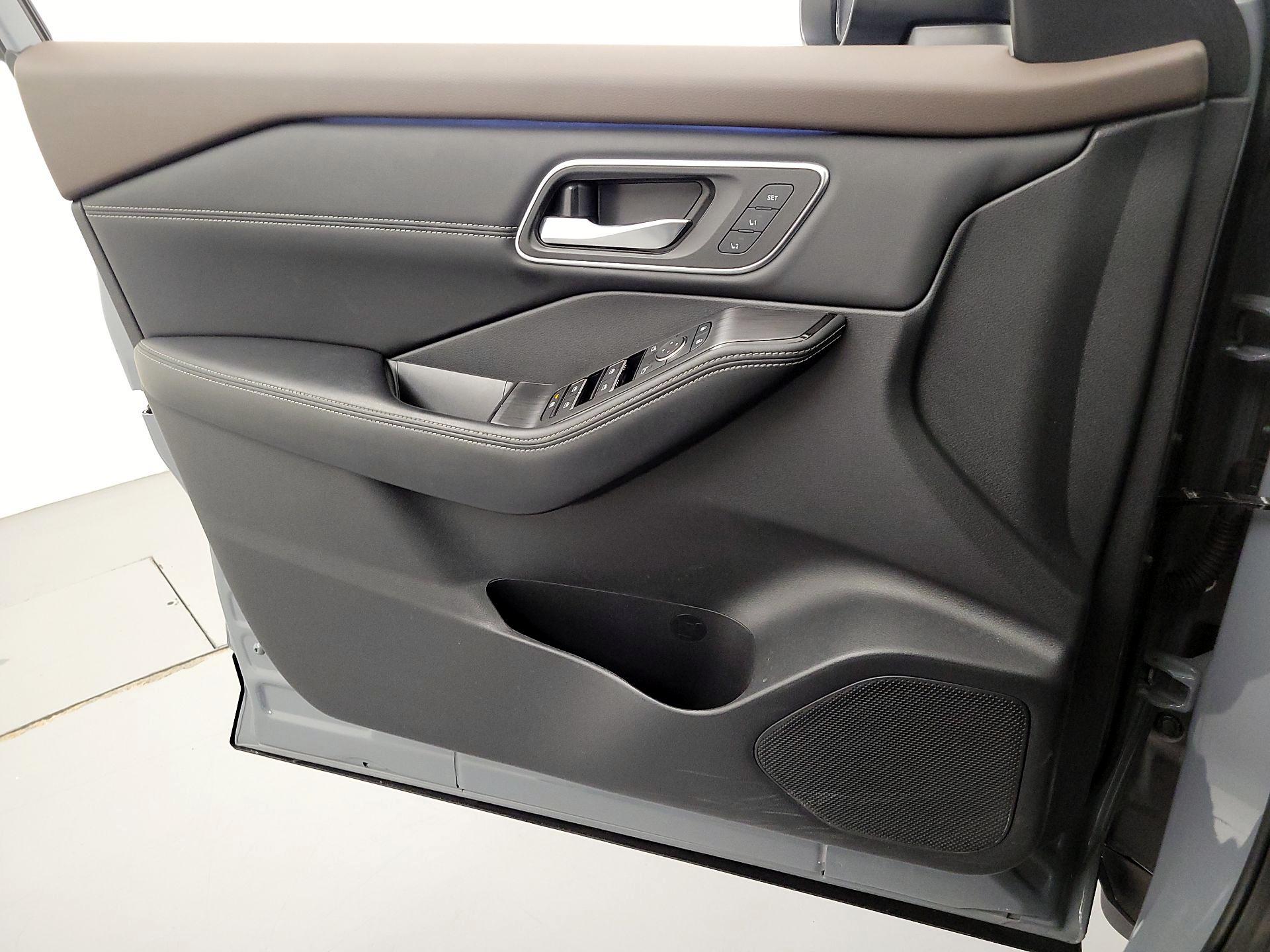 Thumbnail: 2023 Nissan Rogue - 12