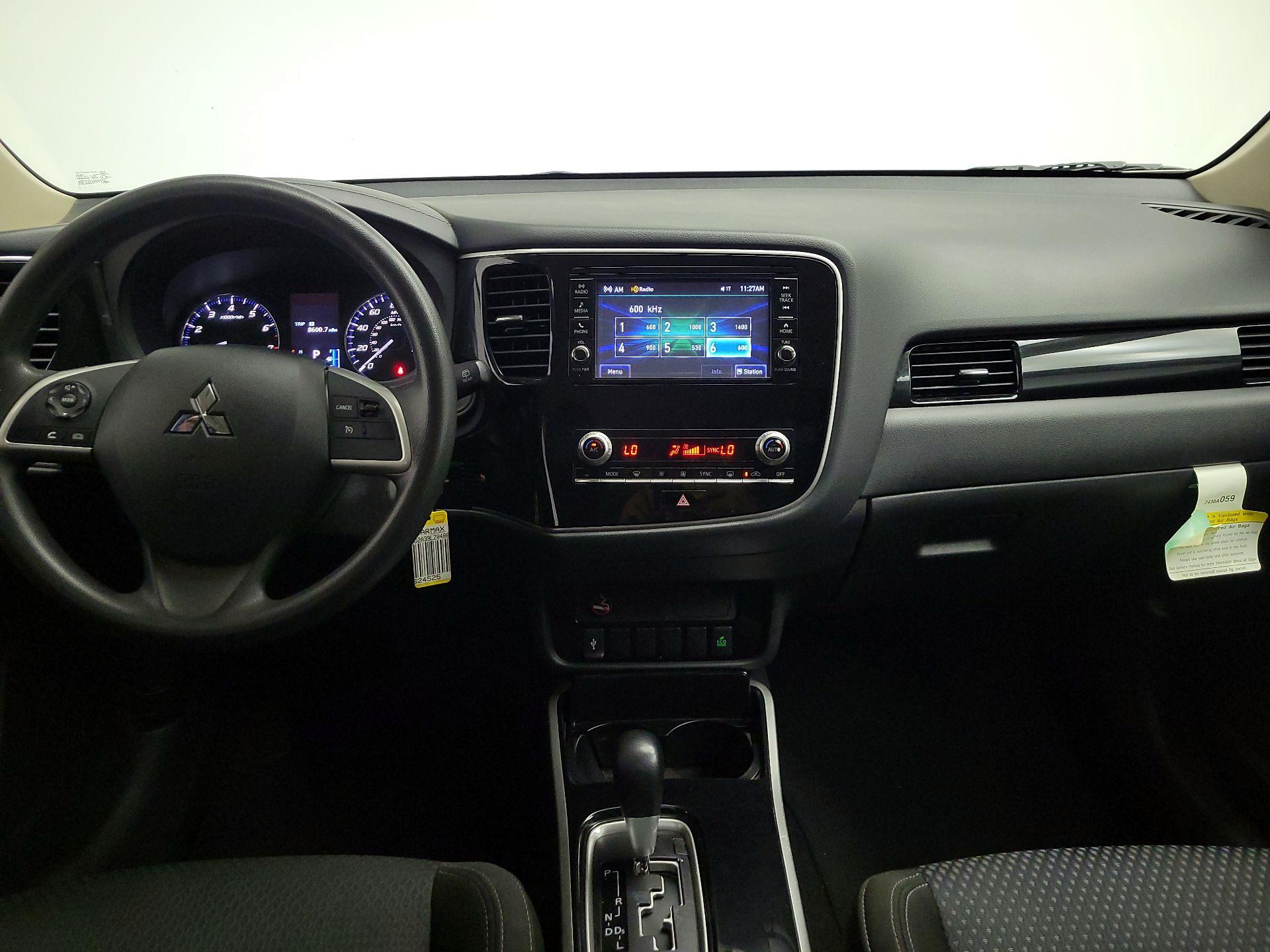 Thumbnail: 2020 Mitsubishi Outlander - 9