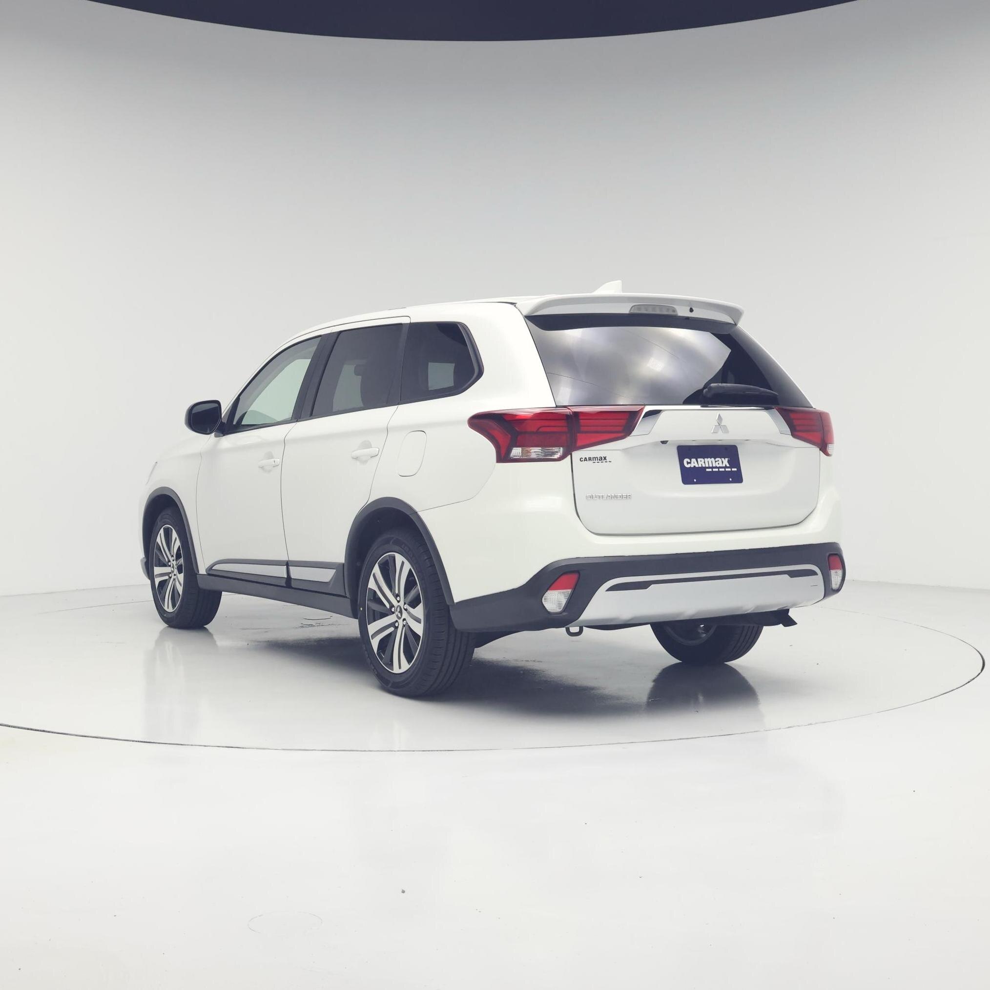 Thumbnail: 2020 Mitsubishi Outlander - 2