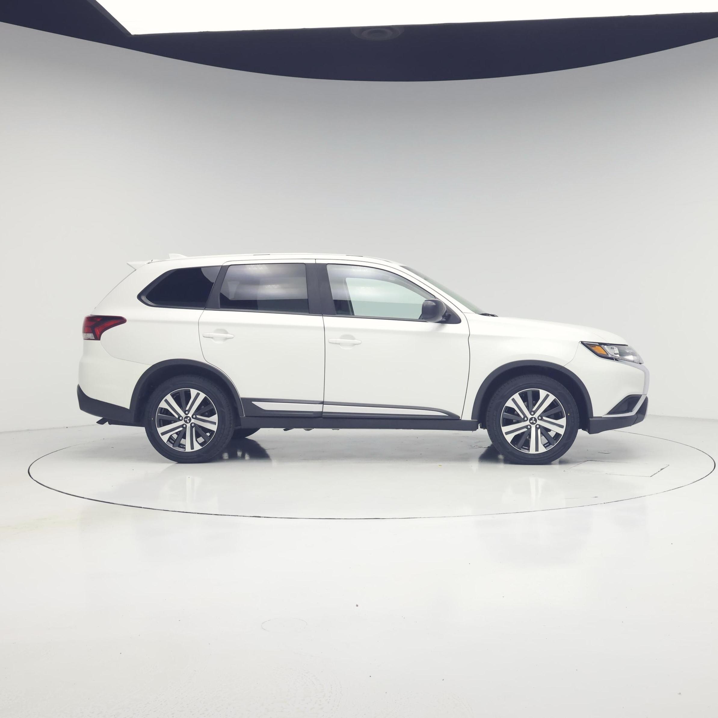 Thumbnail: 2020 Mitsubishi Outlander - 7