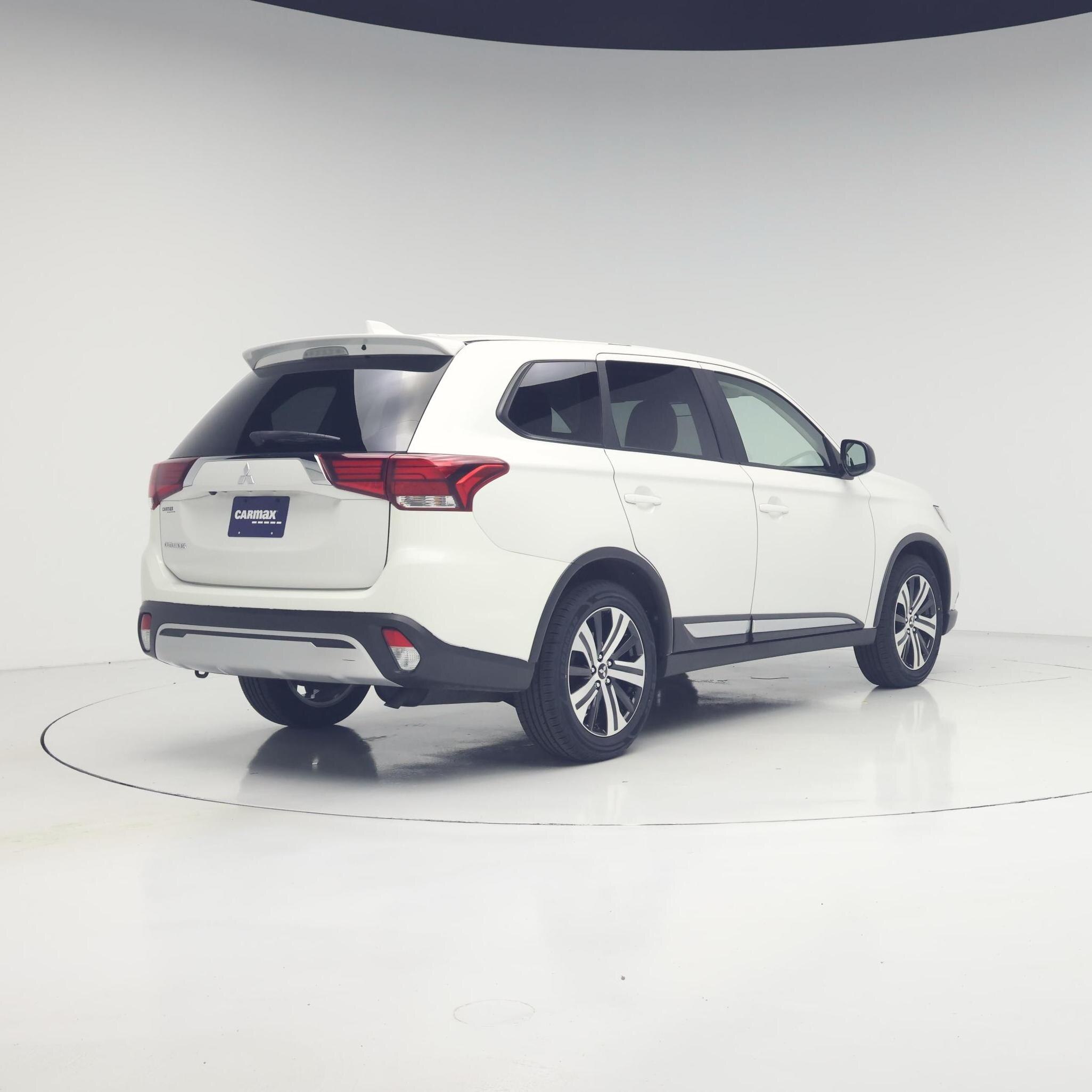 Thumbnail: 2020 Mitsubishi Outlander - 8