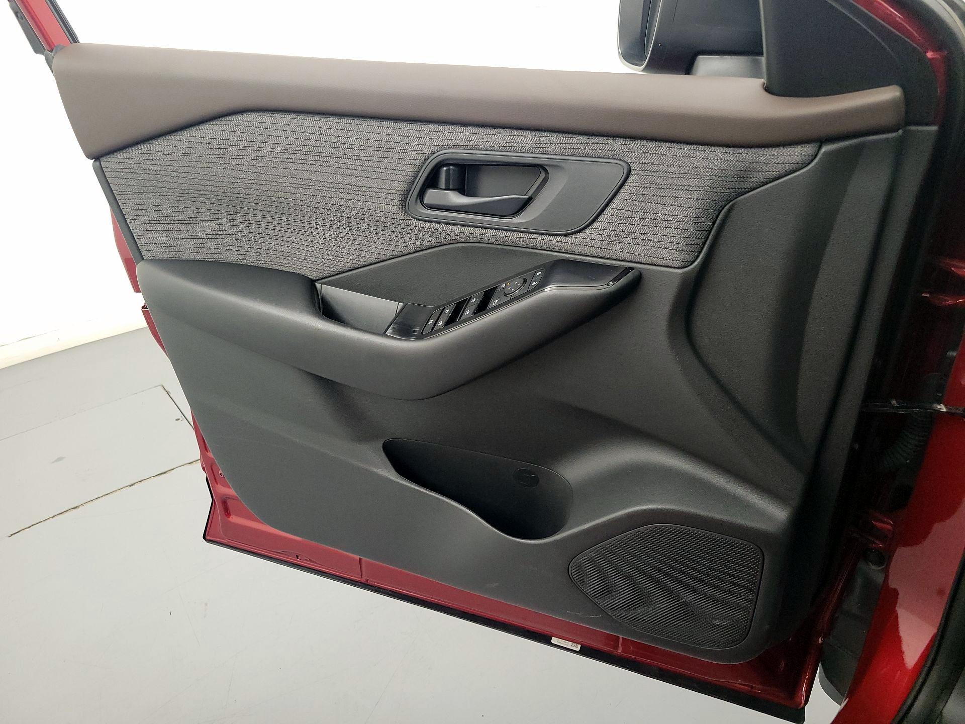 Thumbnail: 2023 Nissan Rogue - 12