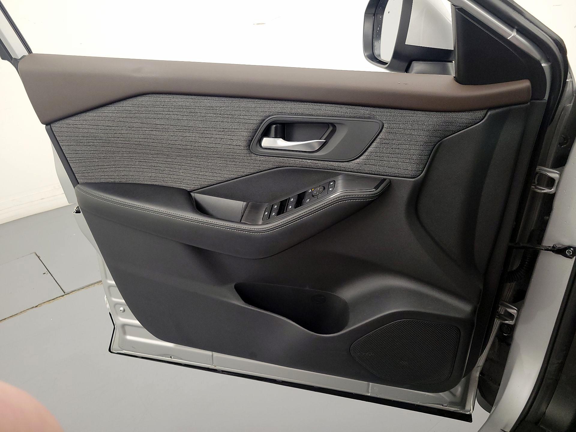 Thumbnail: 2023 Nissan Rogue - 12