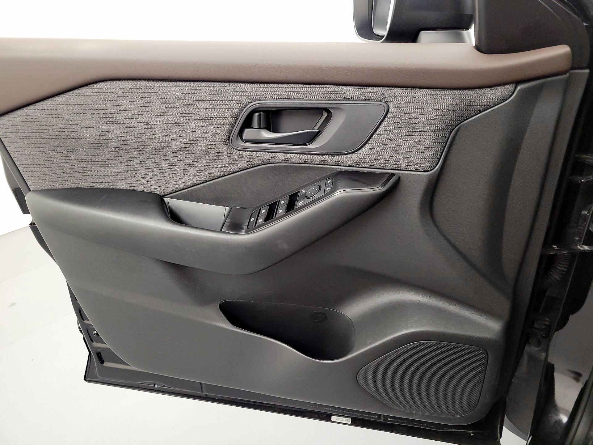 Thumbnail: 2023 Nissan Rogue - 12