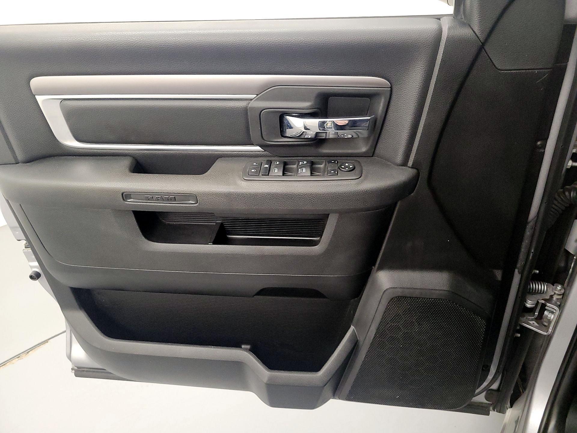 Thumbnail: 2021 RAM 1500 Classic - 12