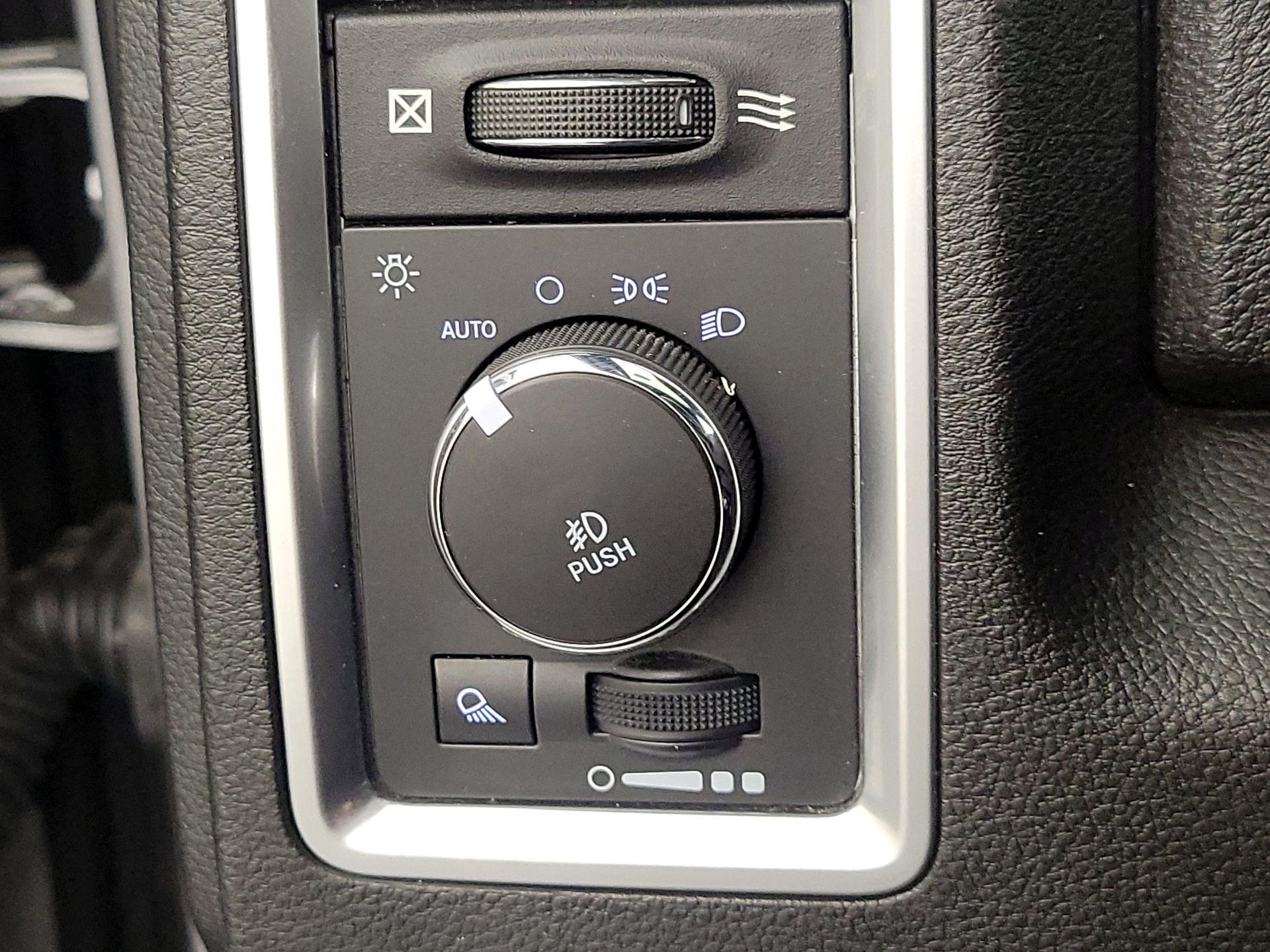 Thumbnail: 2021 RAM 1500 Classic - 13