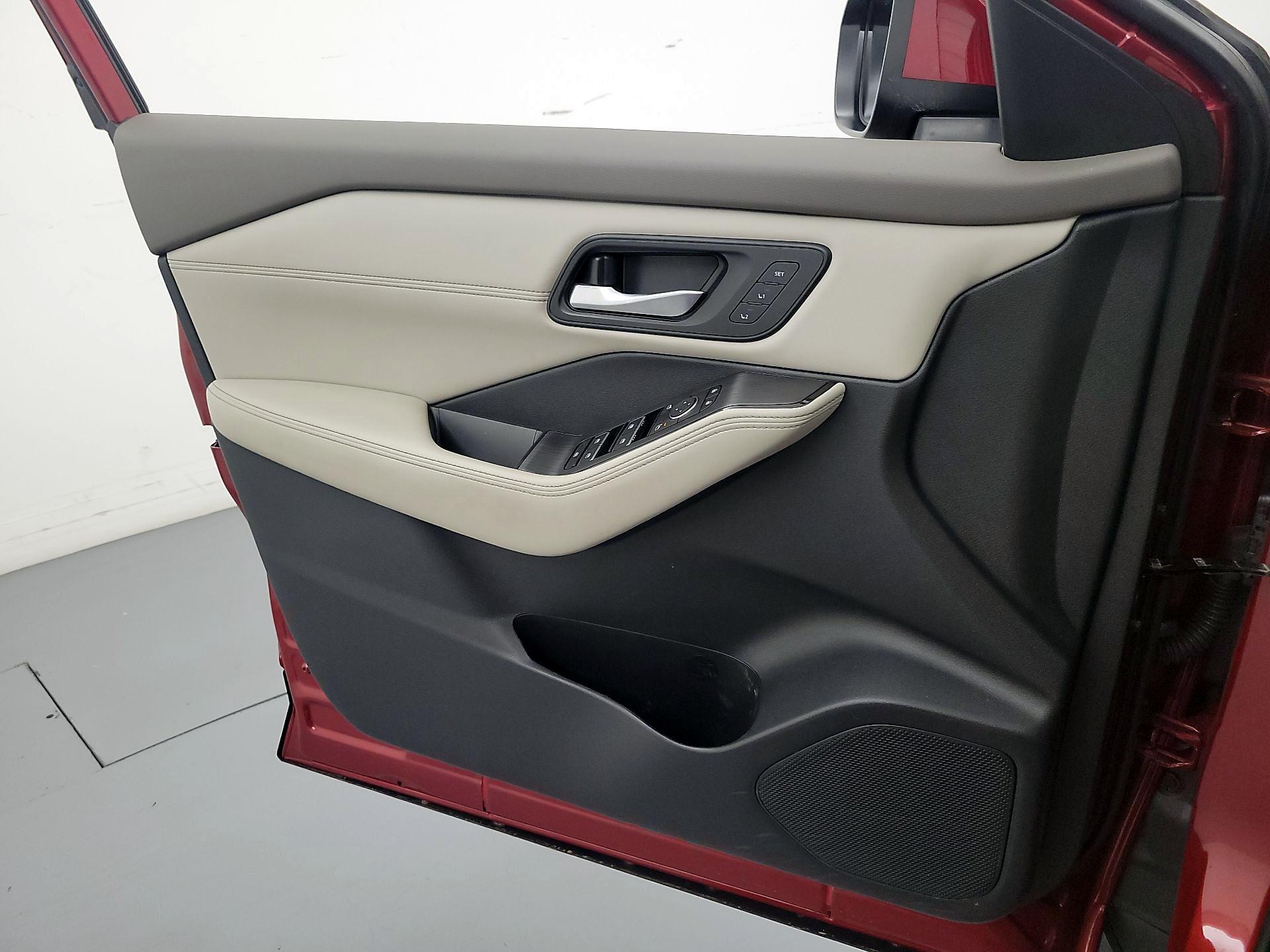 Thumbnail: 2023 Nissan Rogue - 12