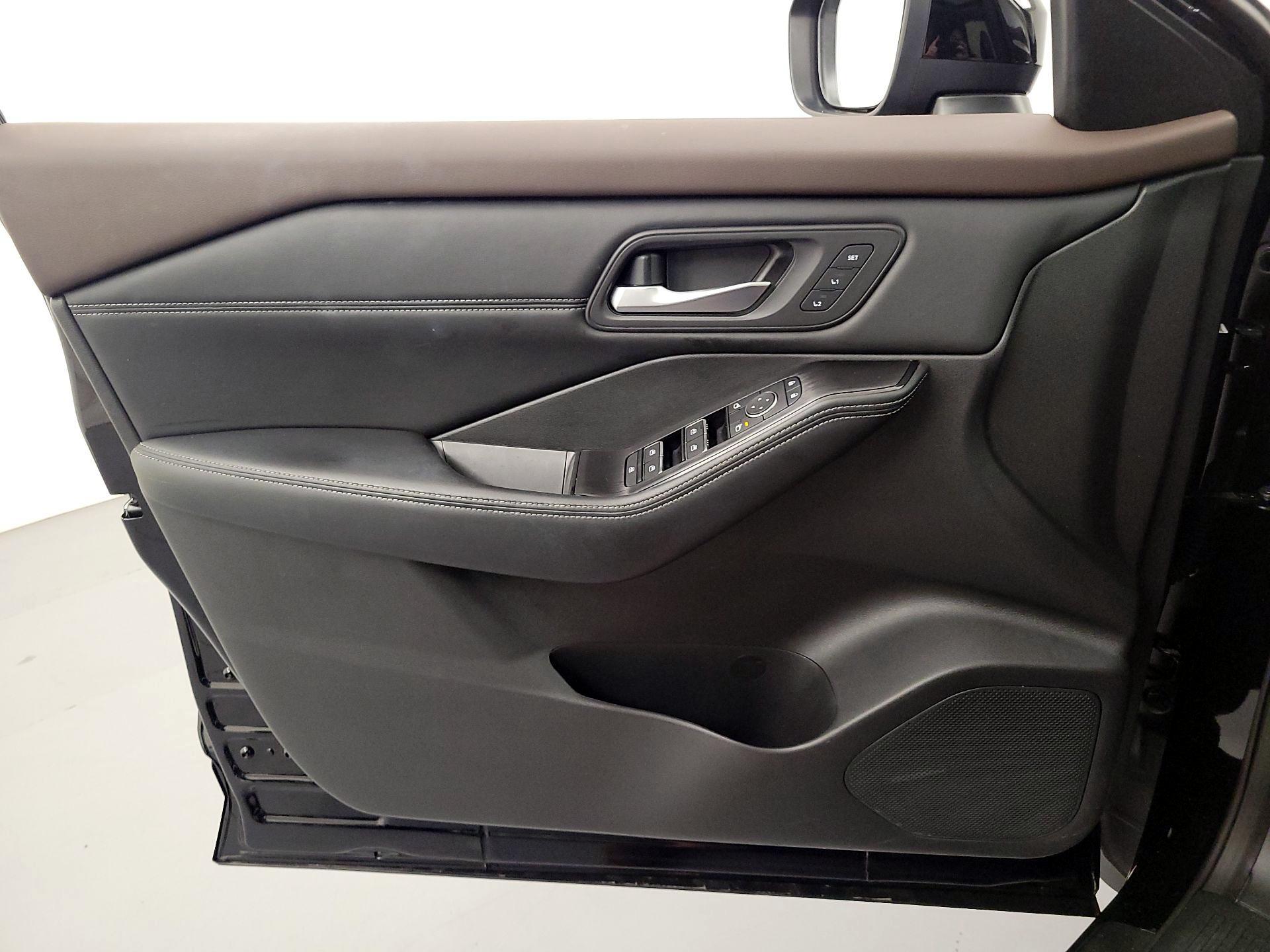 Thumbnail: 2023 Nissan Rogue - 12