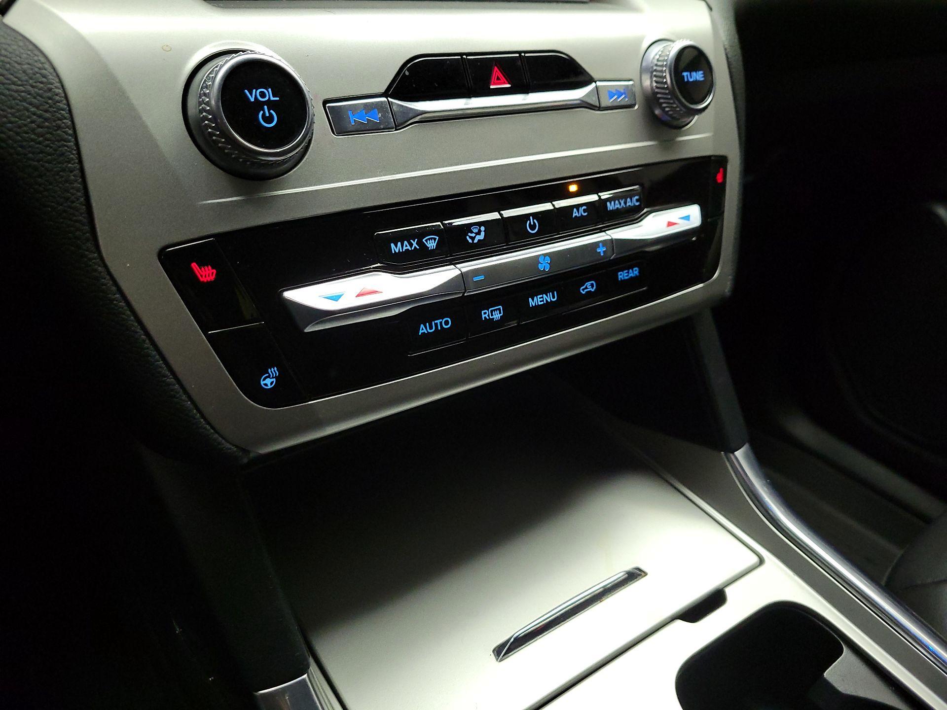 Thumbnail: 2022 Ford Explorer - 16