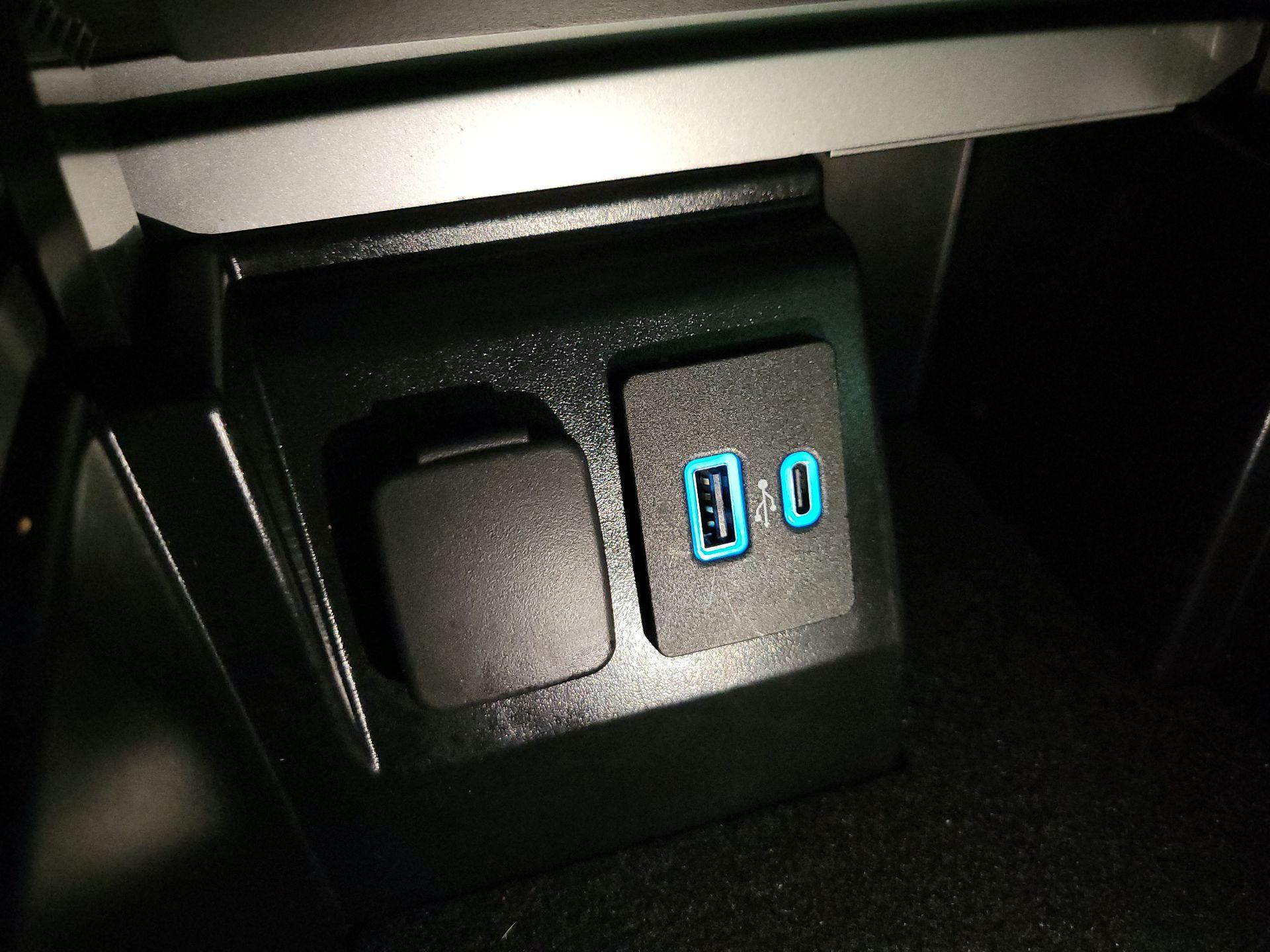 Thumbnail: 2022 Ford Explorer - 18