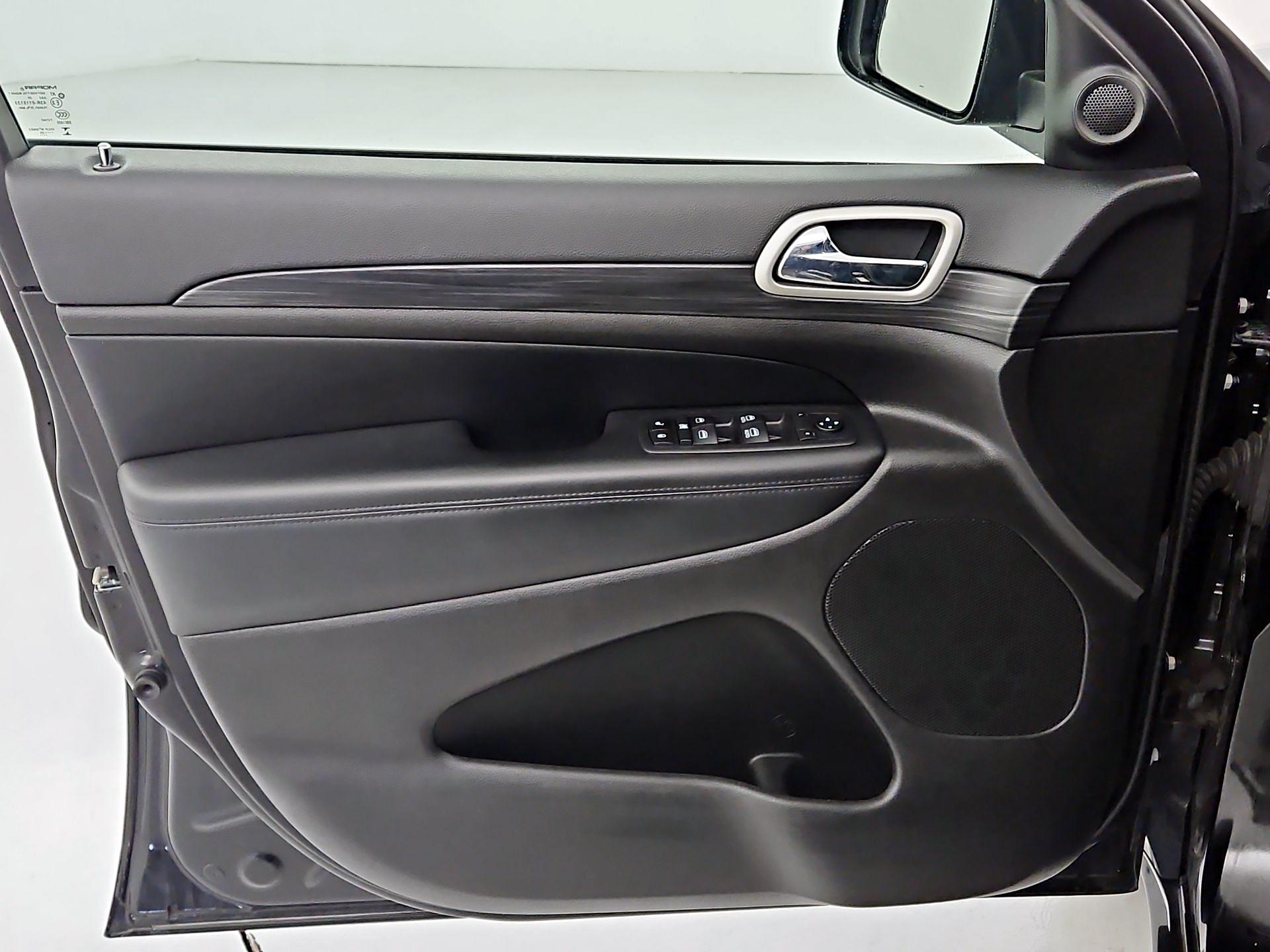 Thumbnail: 2020 Jeep Grand Cherokee - 12