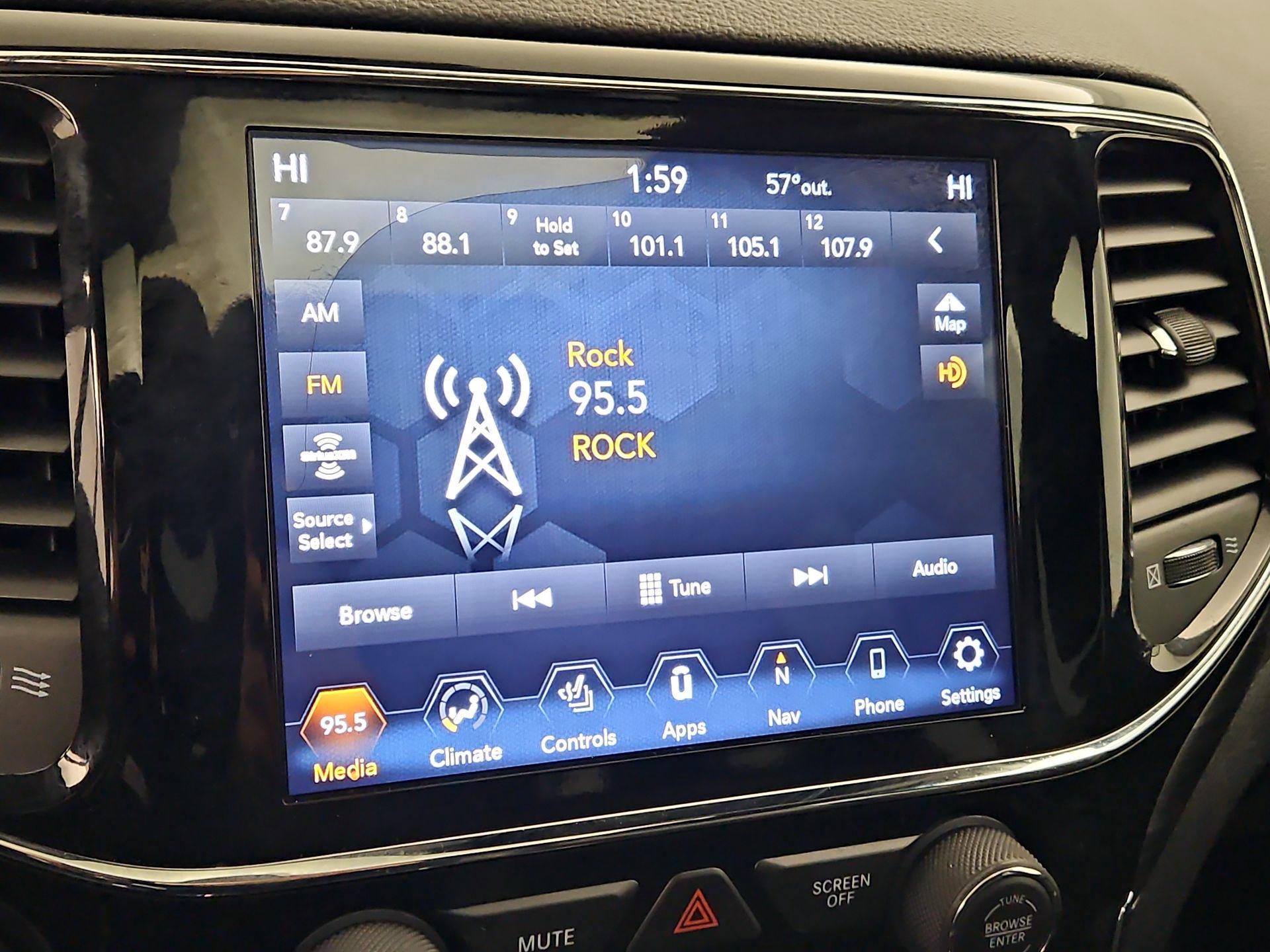 Thumbnail: 2020 Jeep Grand Cherokee - 16