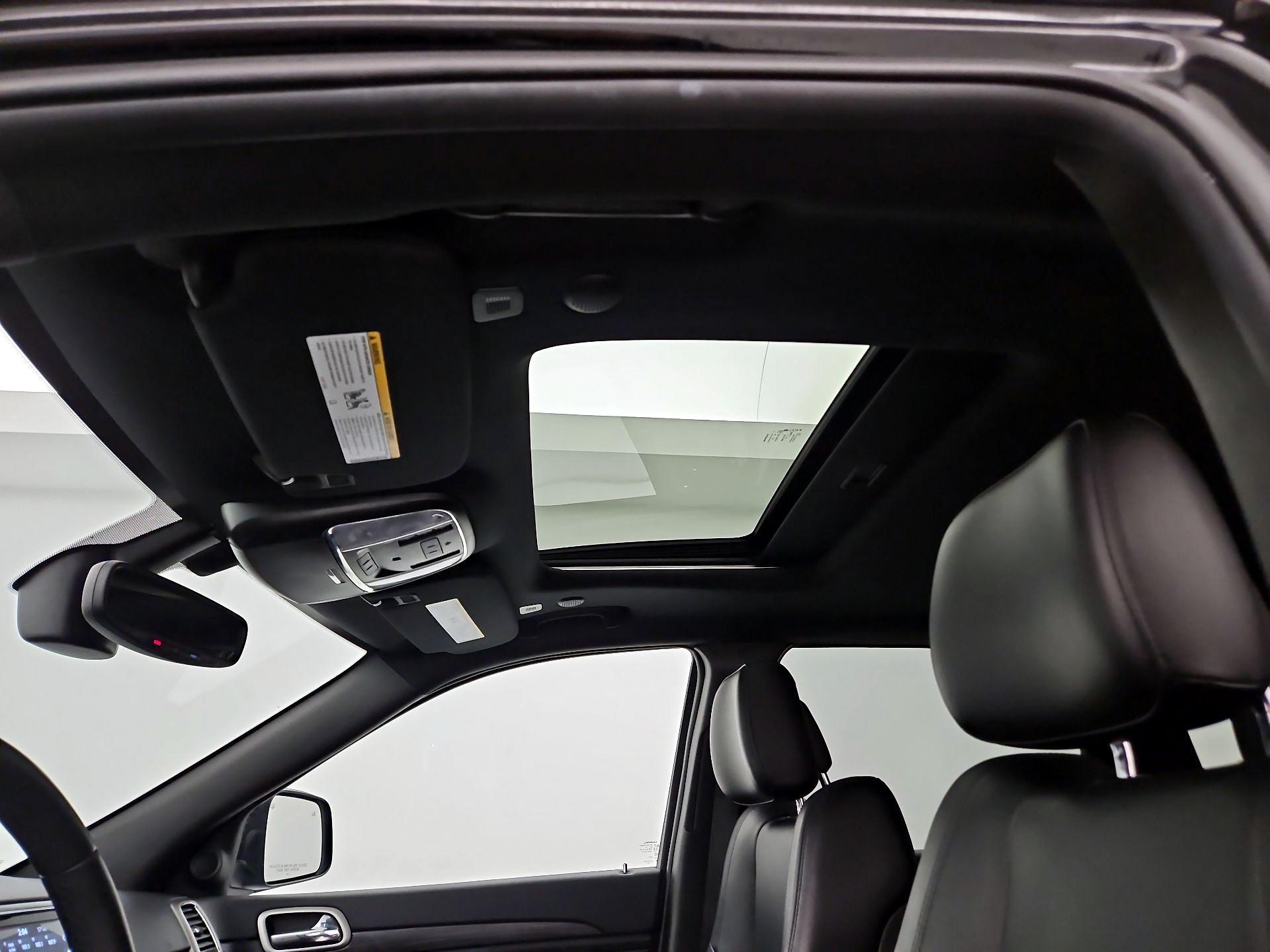 Thumbnail: 2020 Jeep Grand Cherokee - 20