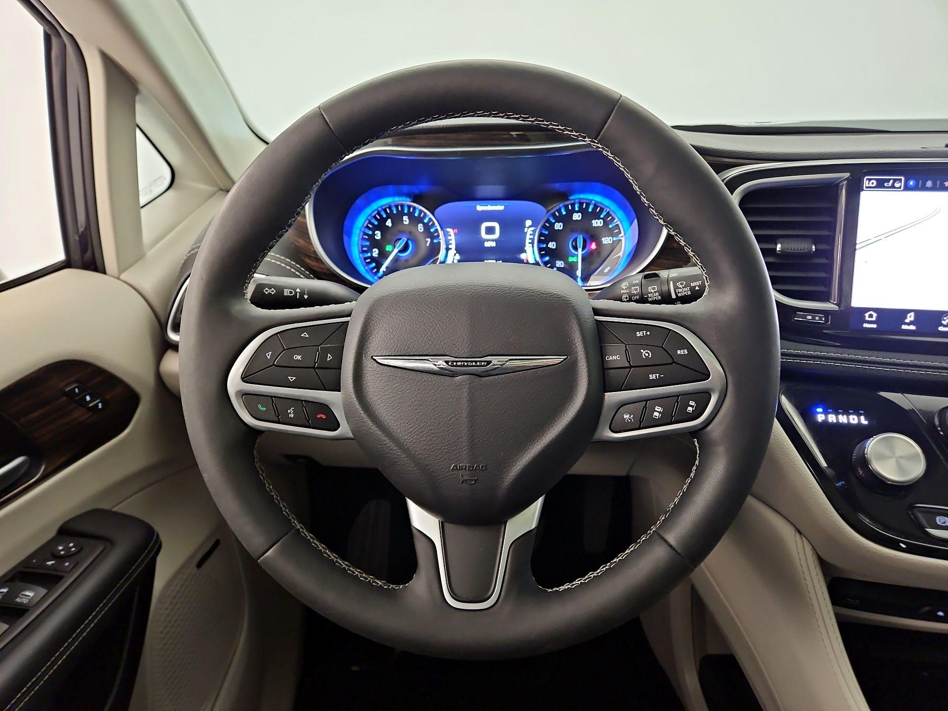 Thumbnail: 2024 Chrysler Pacifica - 10