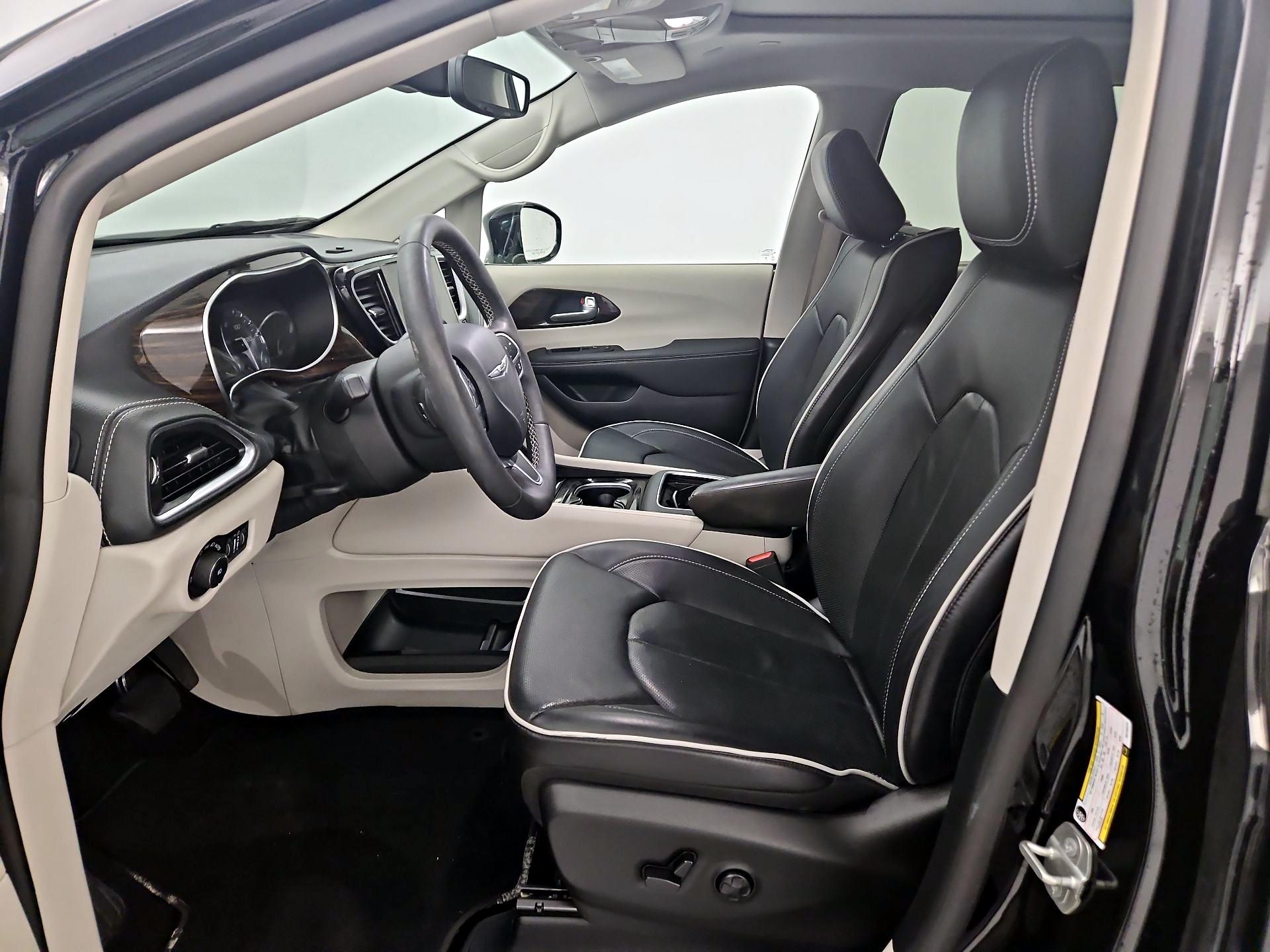 Thumbnail: 2024 Chrysler Pacifica - 11