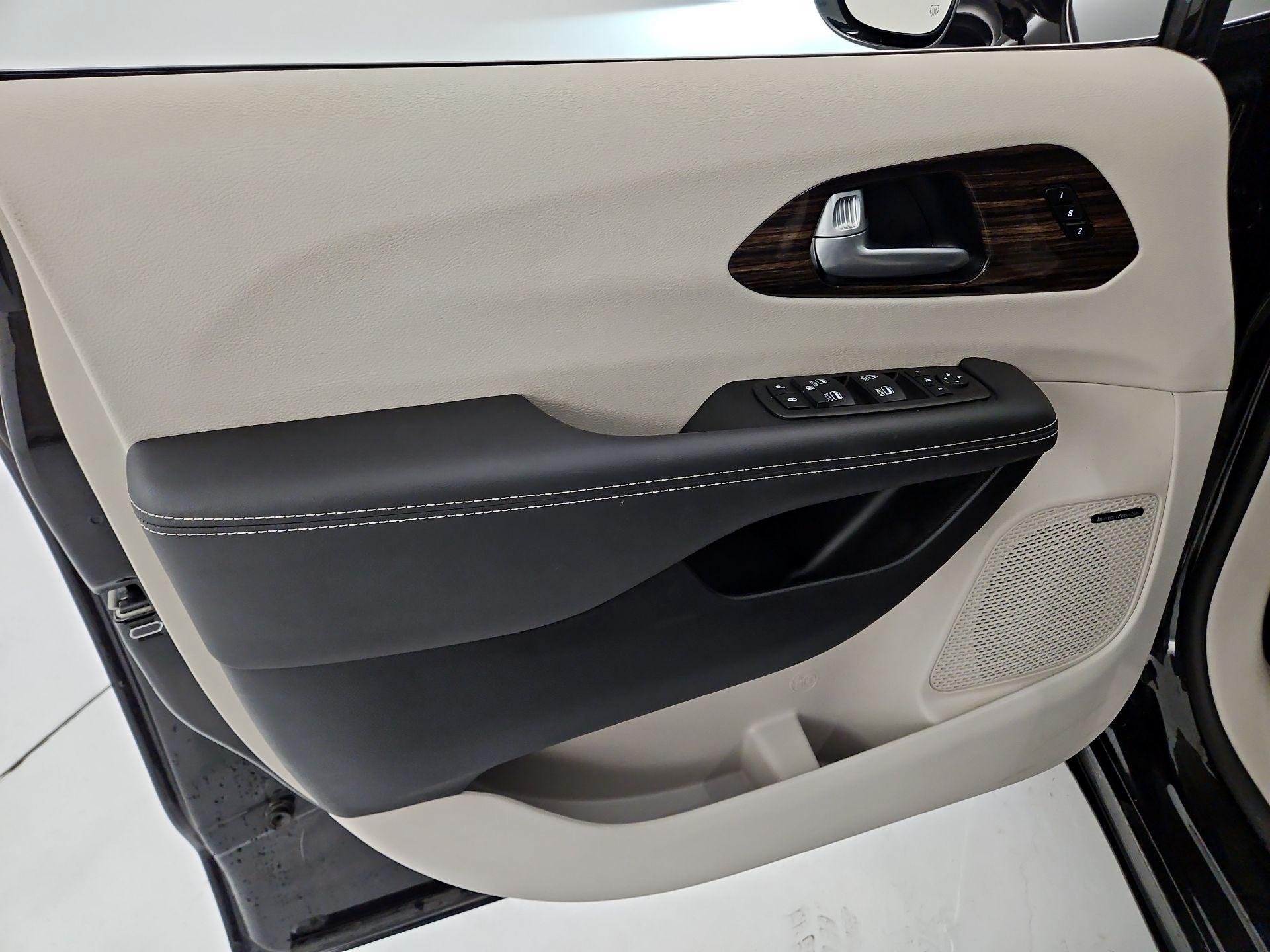 Thumbnail: 2024 Chrysler Pacifica - 12