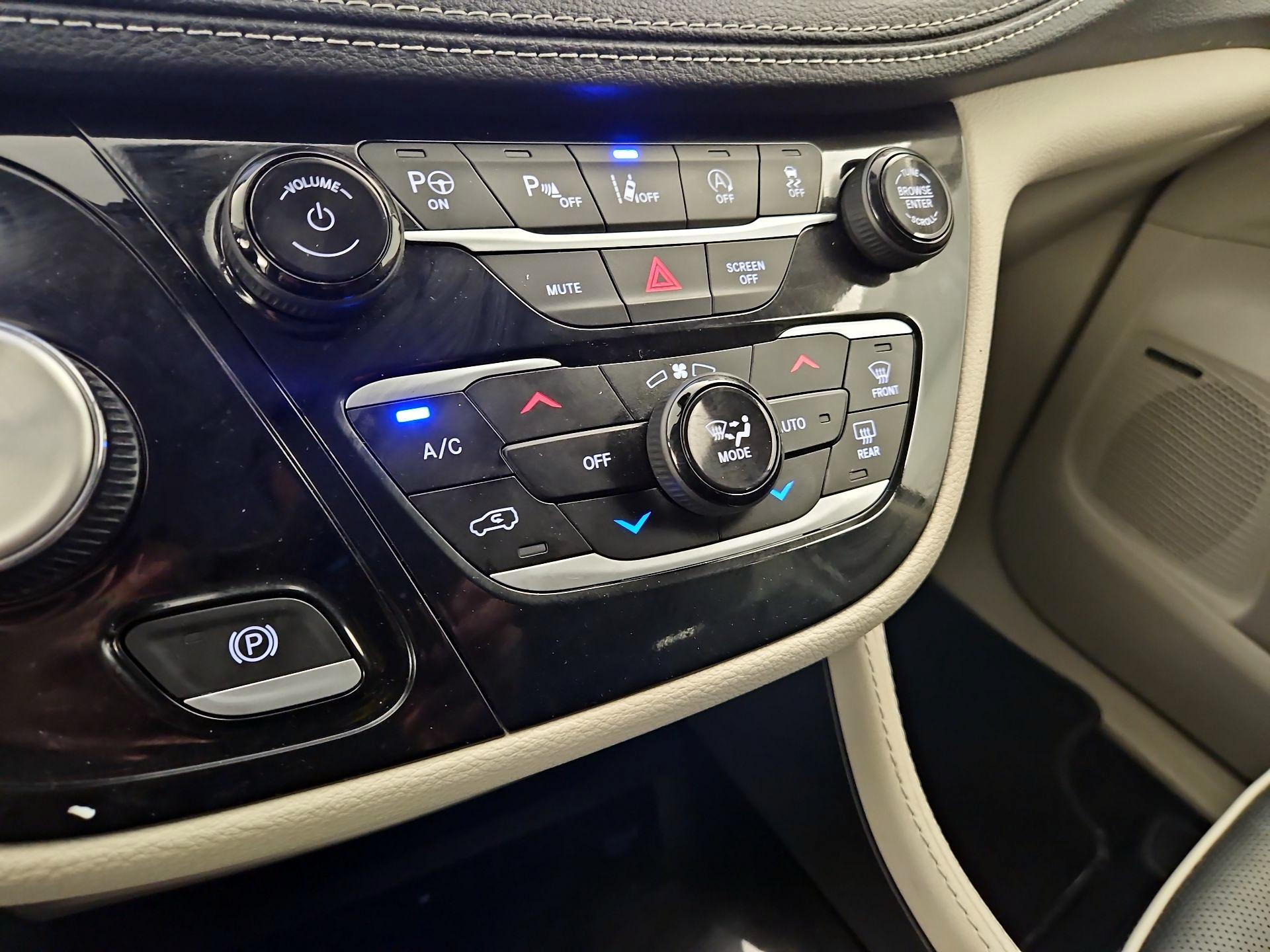 Thumbnail: 2024 Chrysler Pacifica - 17