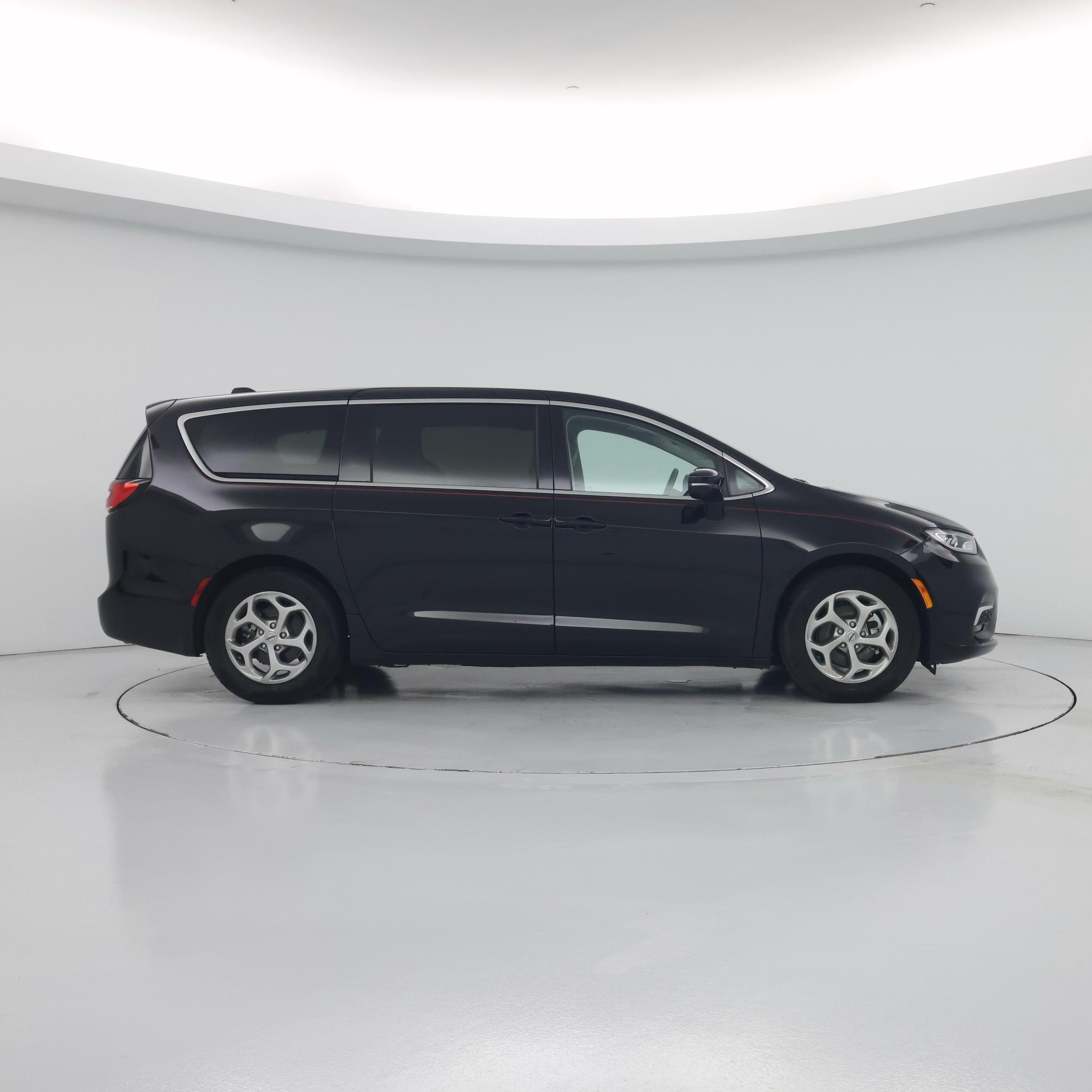 Thumbnail: 2024 Chrysler Pacifica - 7