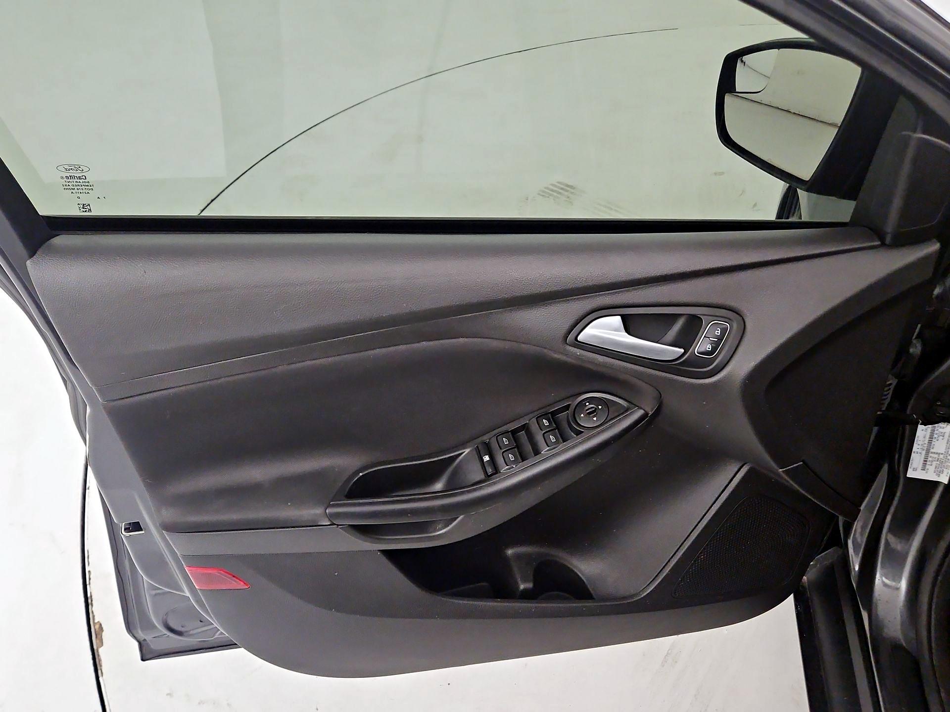 Thumbnail: 2018 Ford Focus - 10