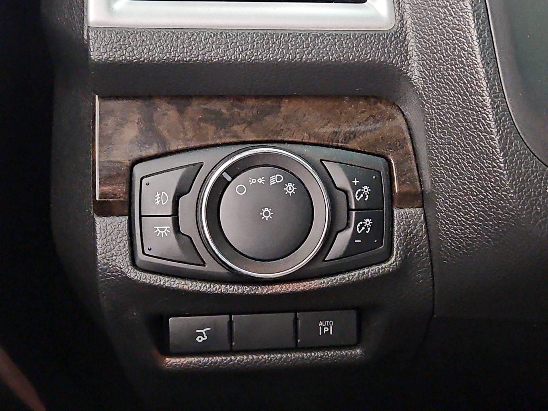 Thumbnail: 2014 Ford Explorer - 13