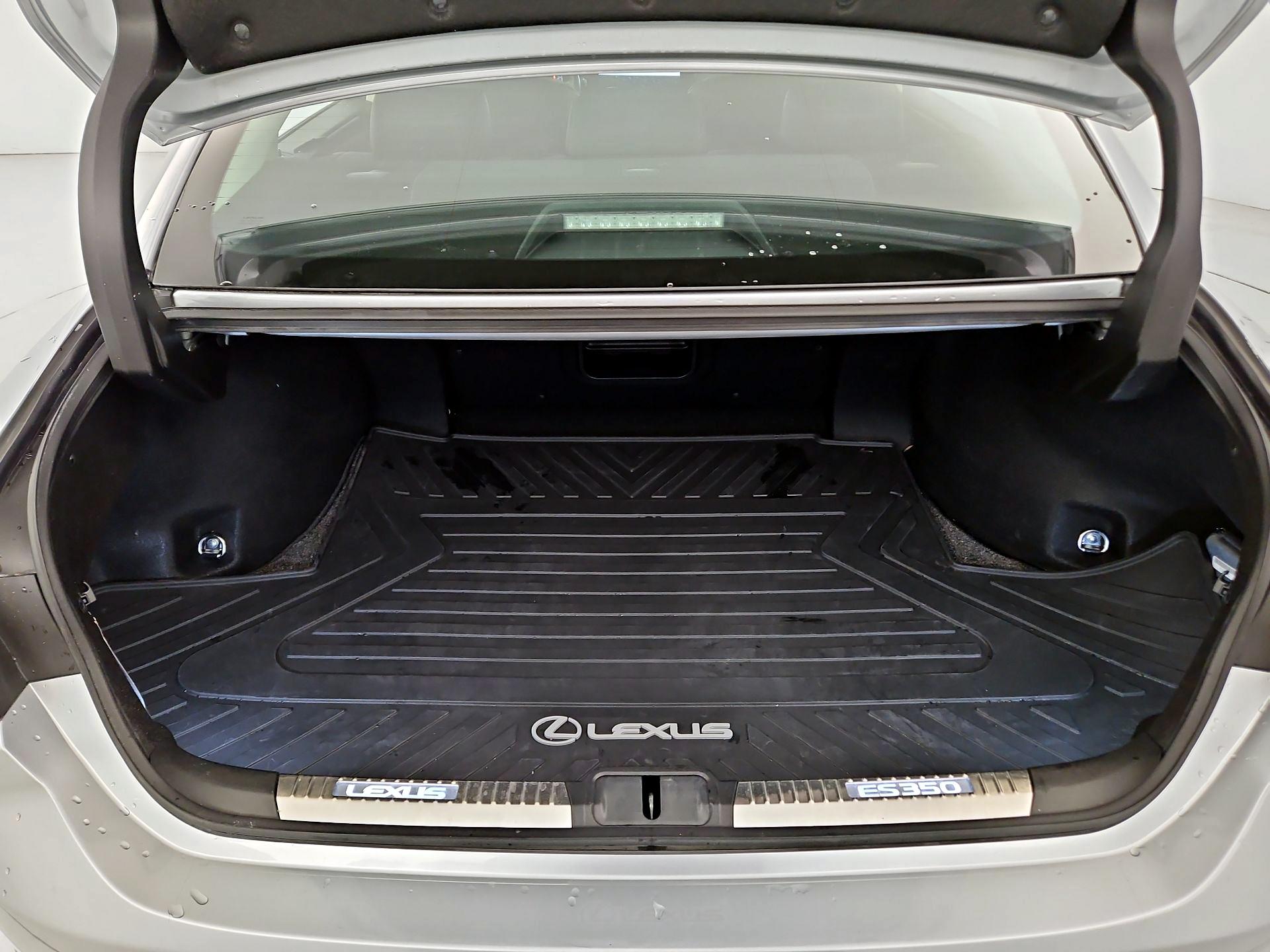 Thumbnail: 2023 Lexus ES - 20