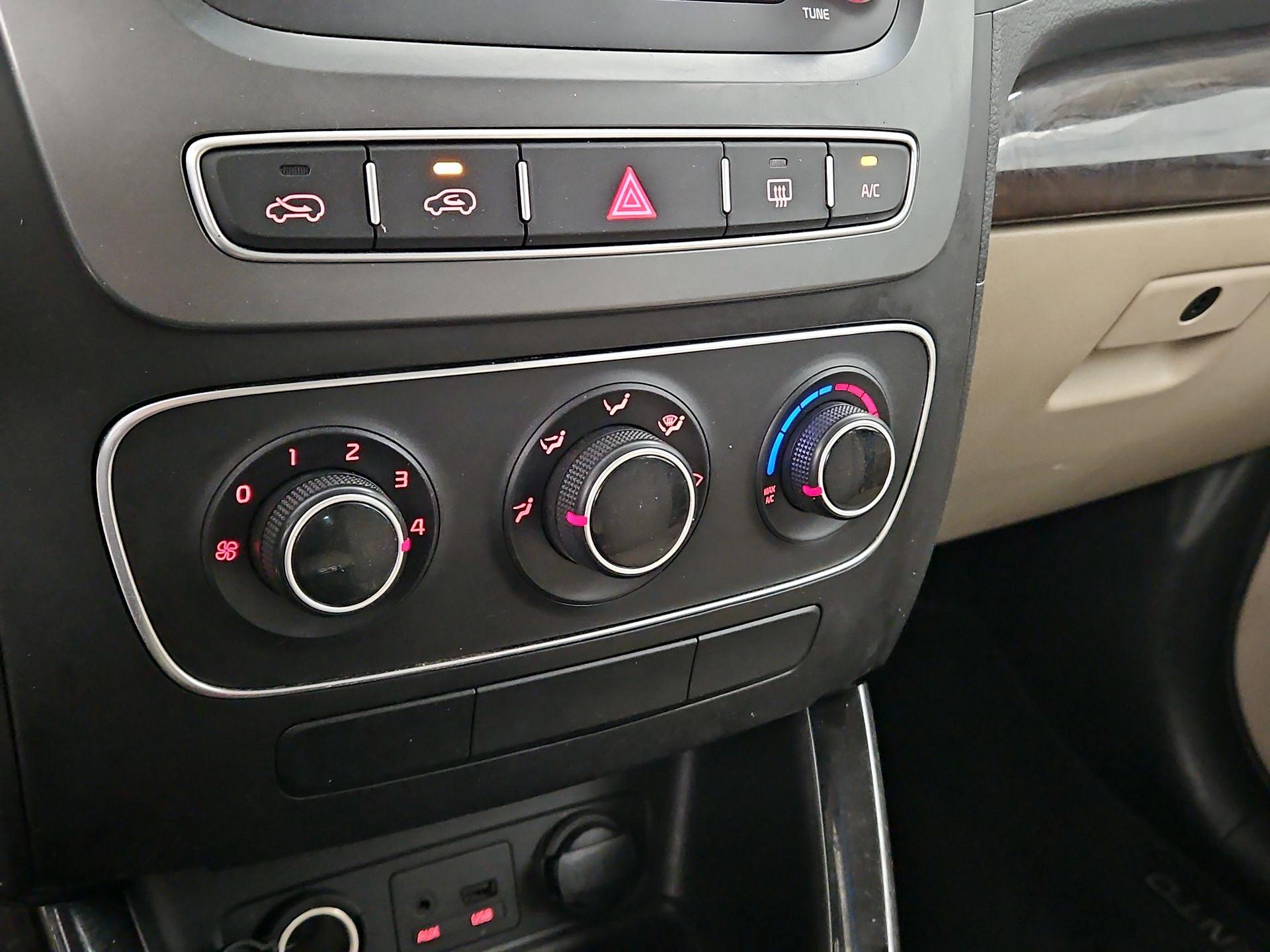 Thumbnail: 2015 Kia Sorento - 13