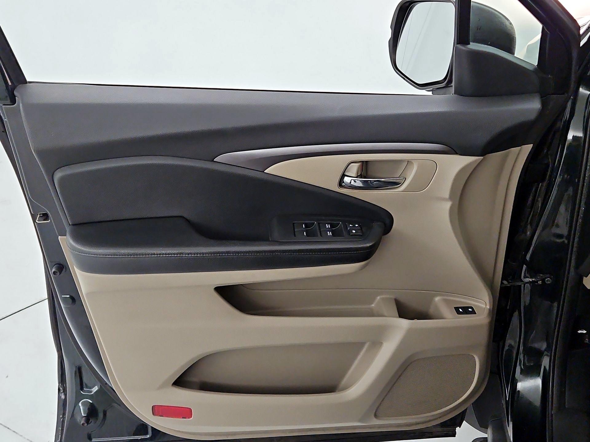 Thumbnail: 2016 Honda Pilot - 12