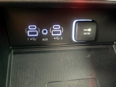 USB/AUX Ports