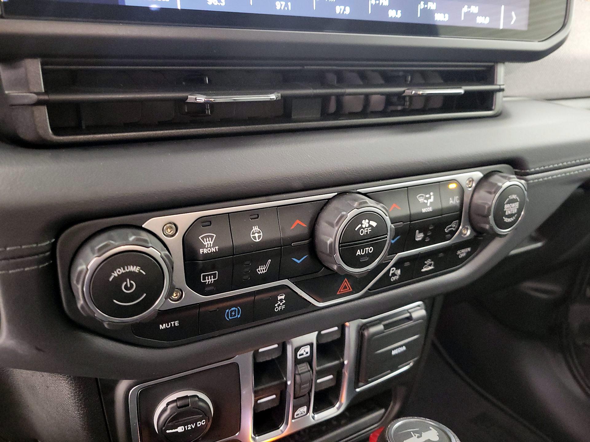 Thumbnail: 2025 Jeep Wrangler - 16