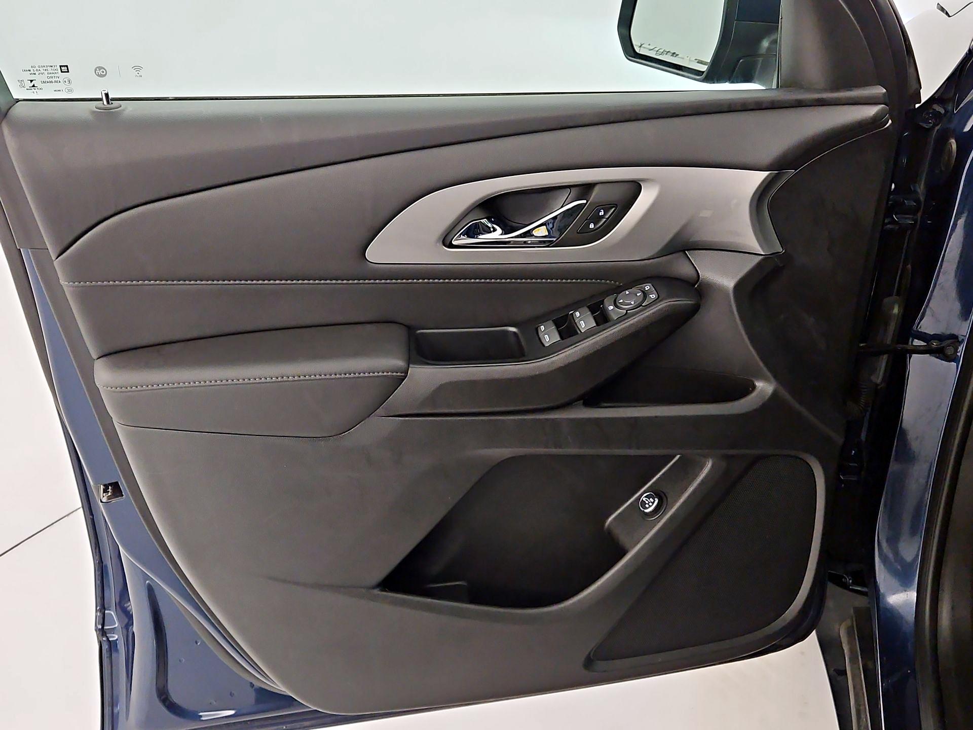 Thumbnail: 2023 Chevrolet Traverse - 12