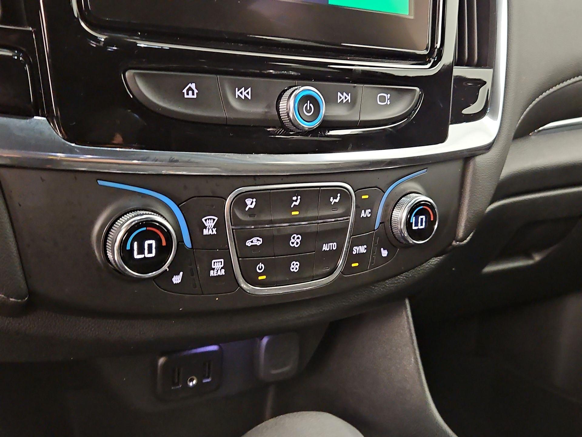 Thumbnail: 2023 Chevrolet Traverse - 16