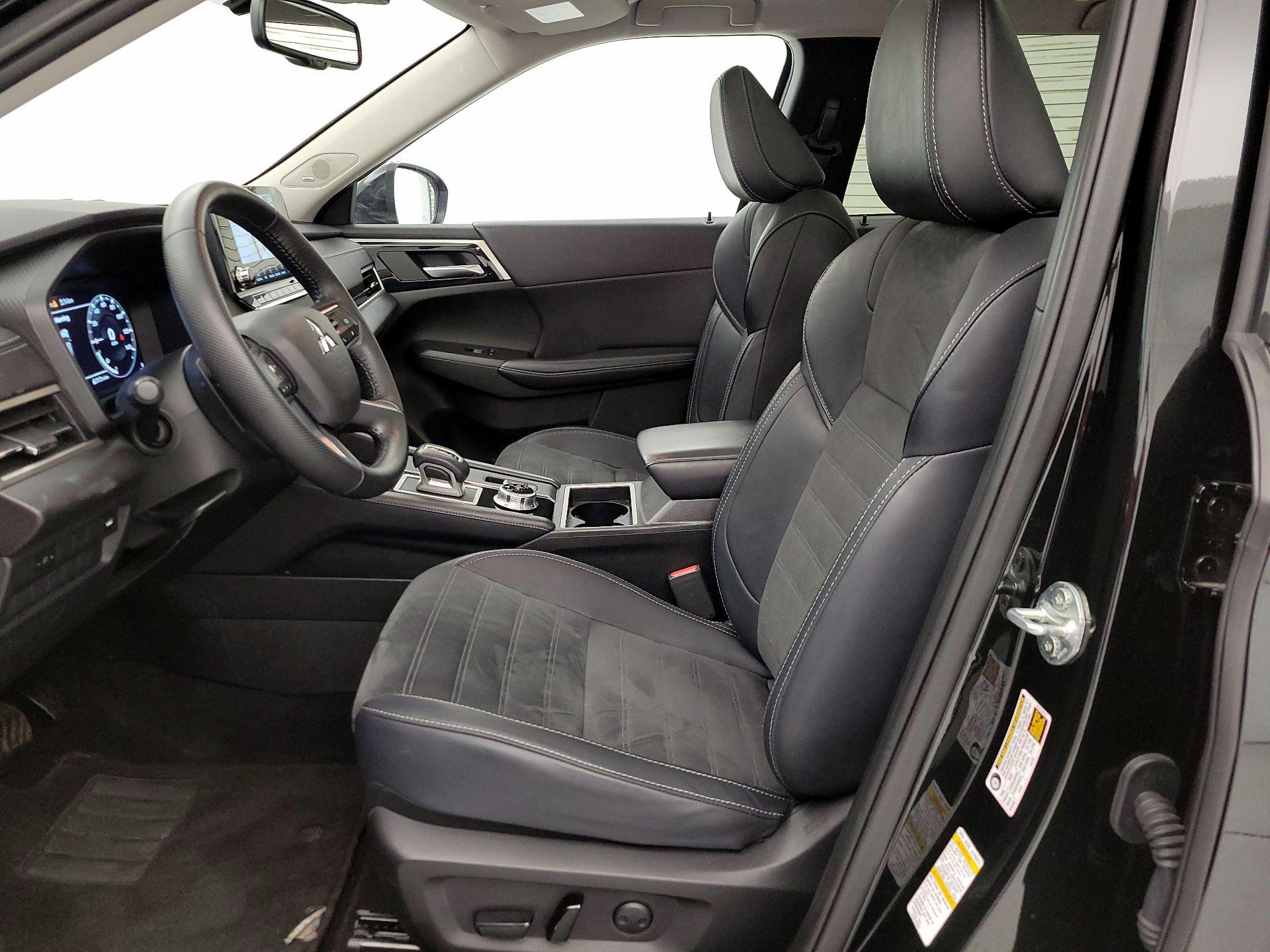 Thumbnail: 2024 Mitsubishi Outlander - 11