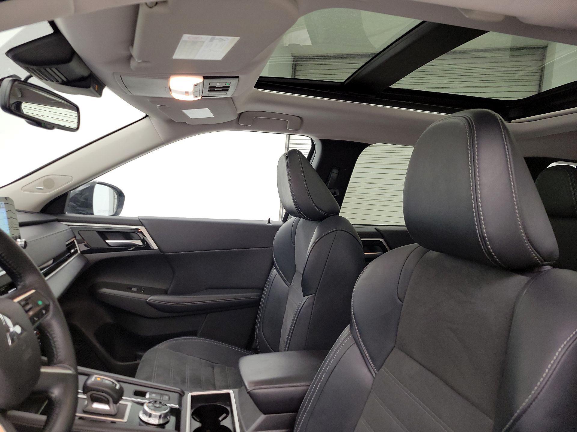 Thumbnail: 2024 Mitsubishi Outlander - 20
