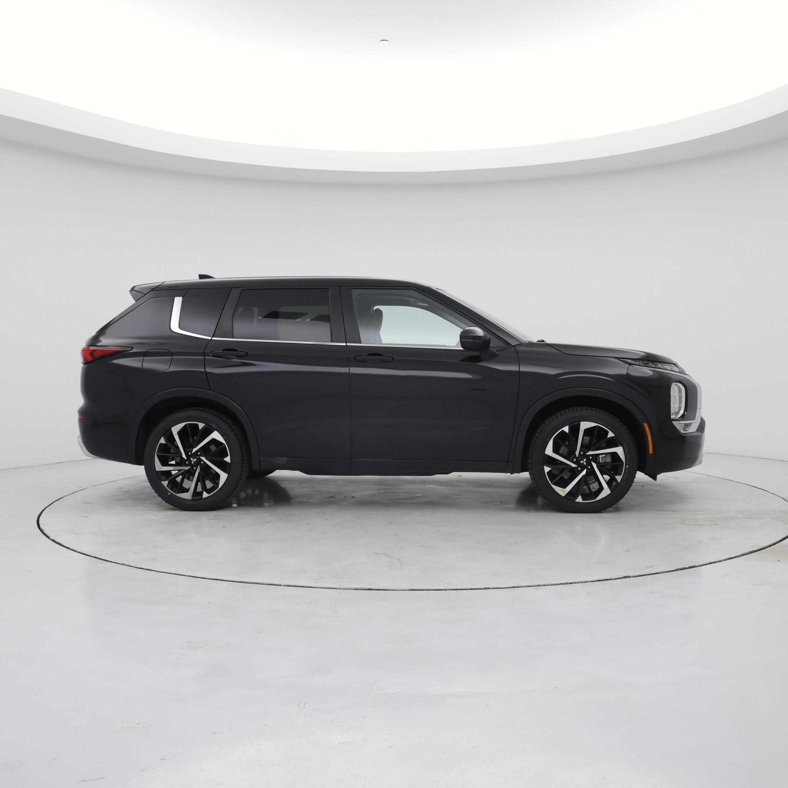 Thumbnail: 2024 Mitsubishi Outlander - 7