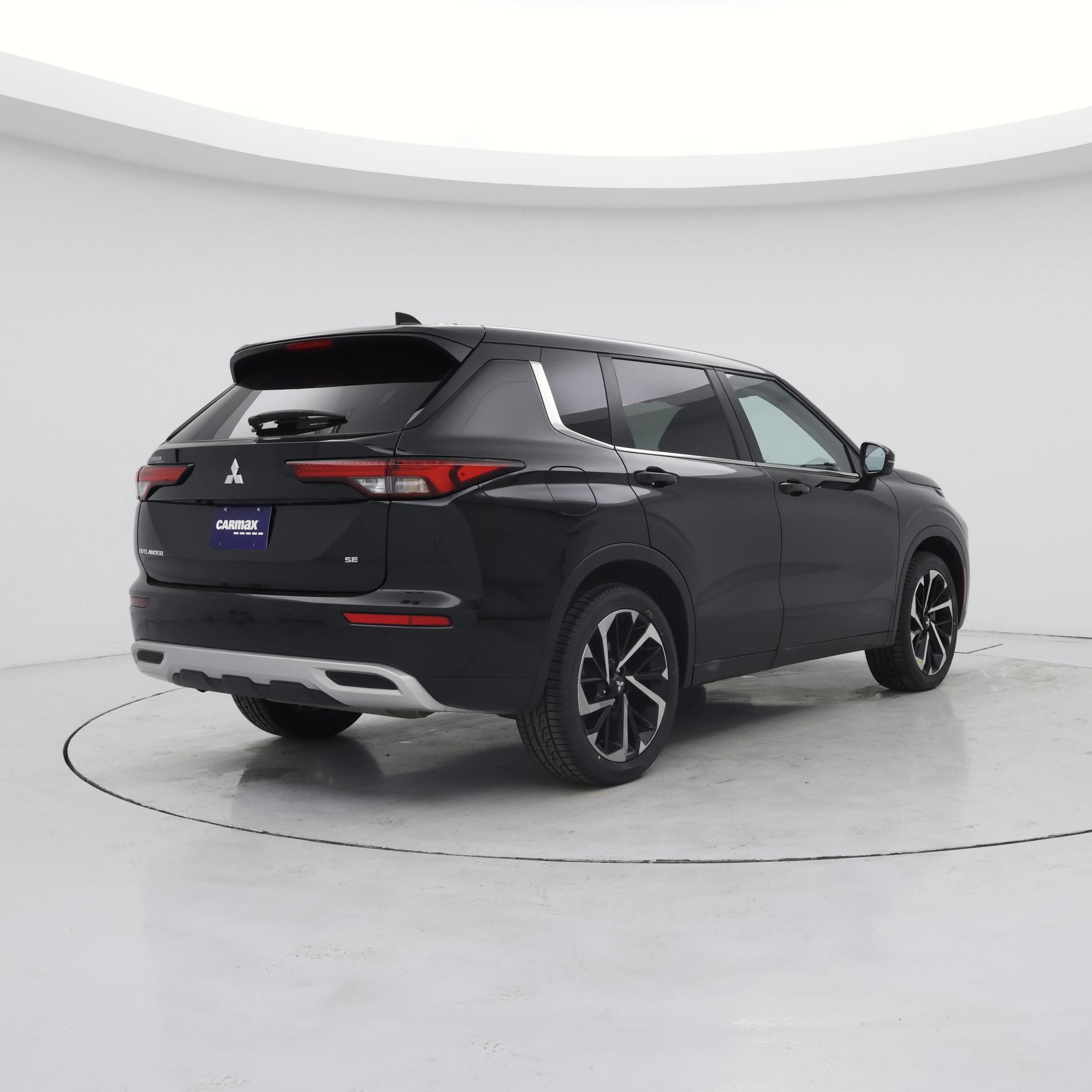 Thumbnail: 2024 Mitsubishi Outlander - 8