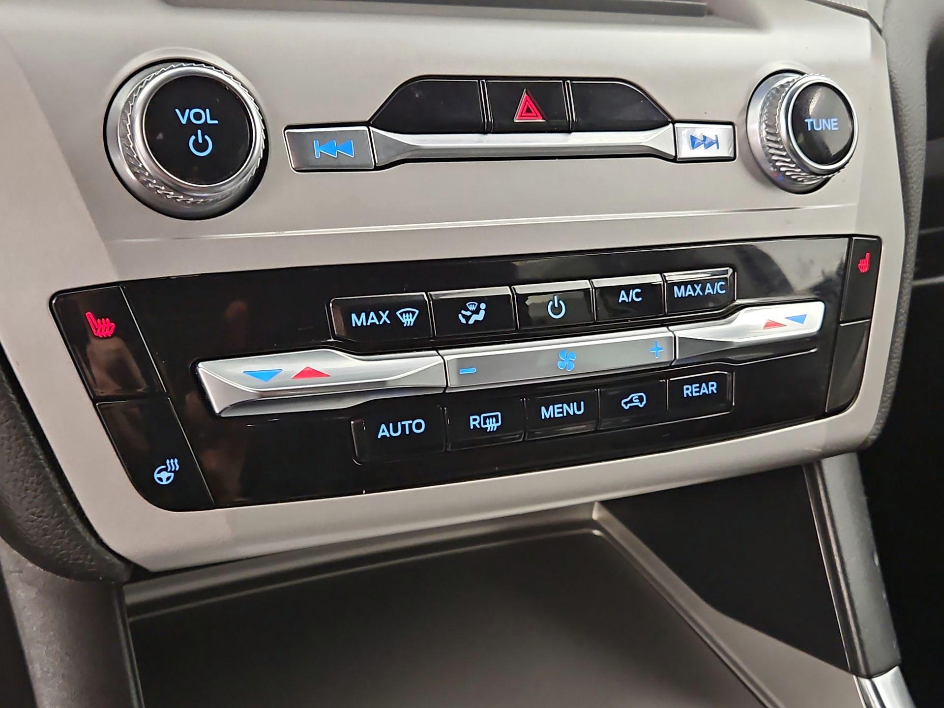 Thumbnail: 2022 Ford Explorer - 17