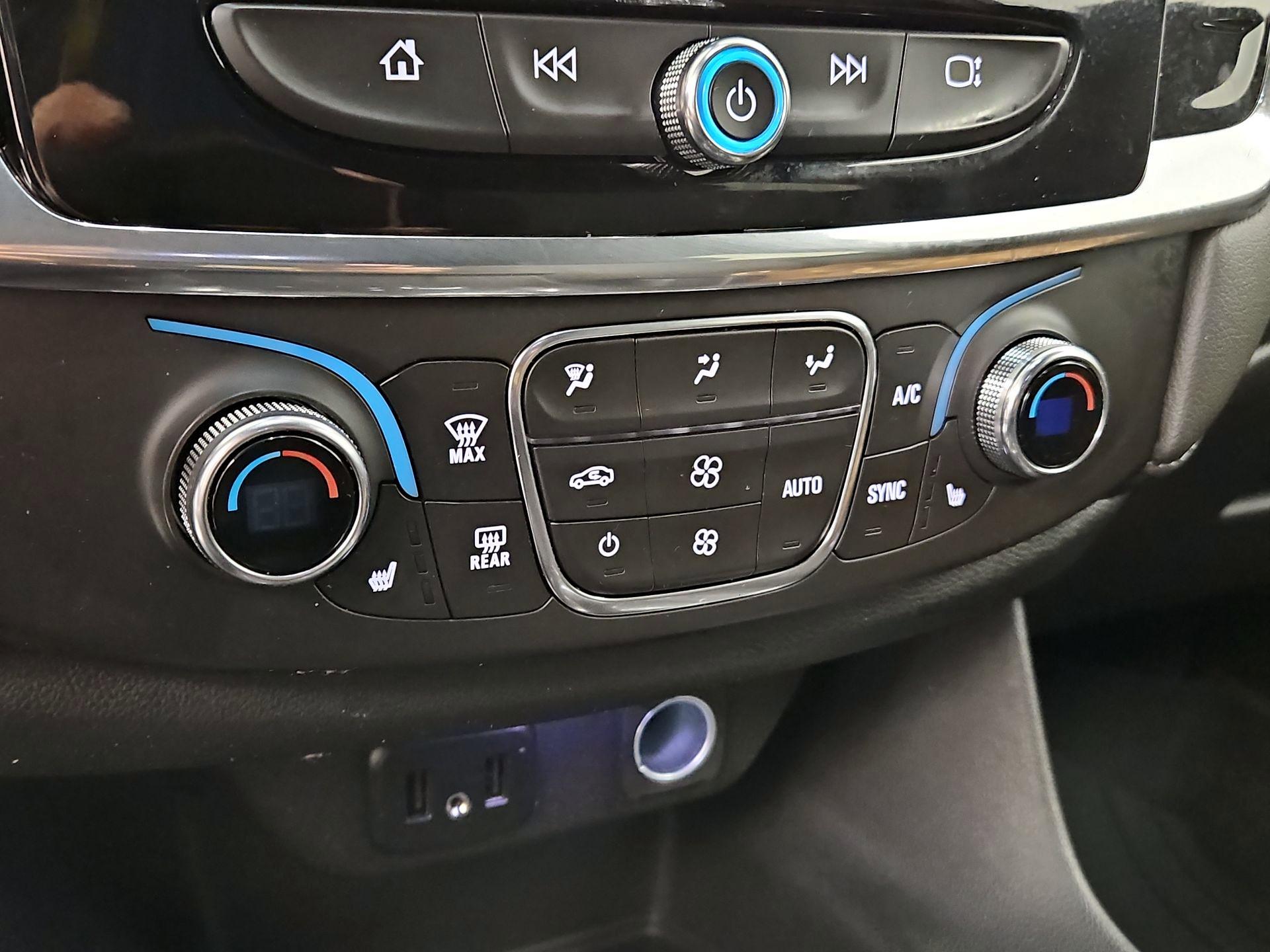 Thumbnail: 2023 Chevrolet Traverse - 16