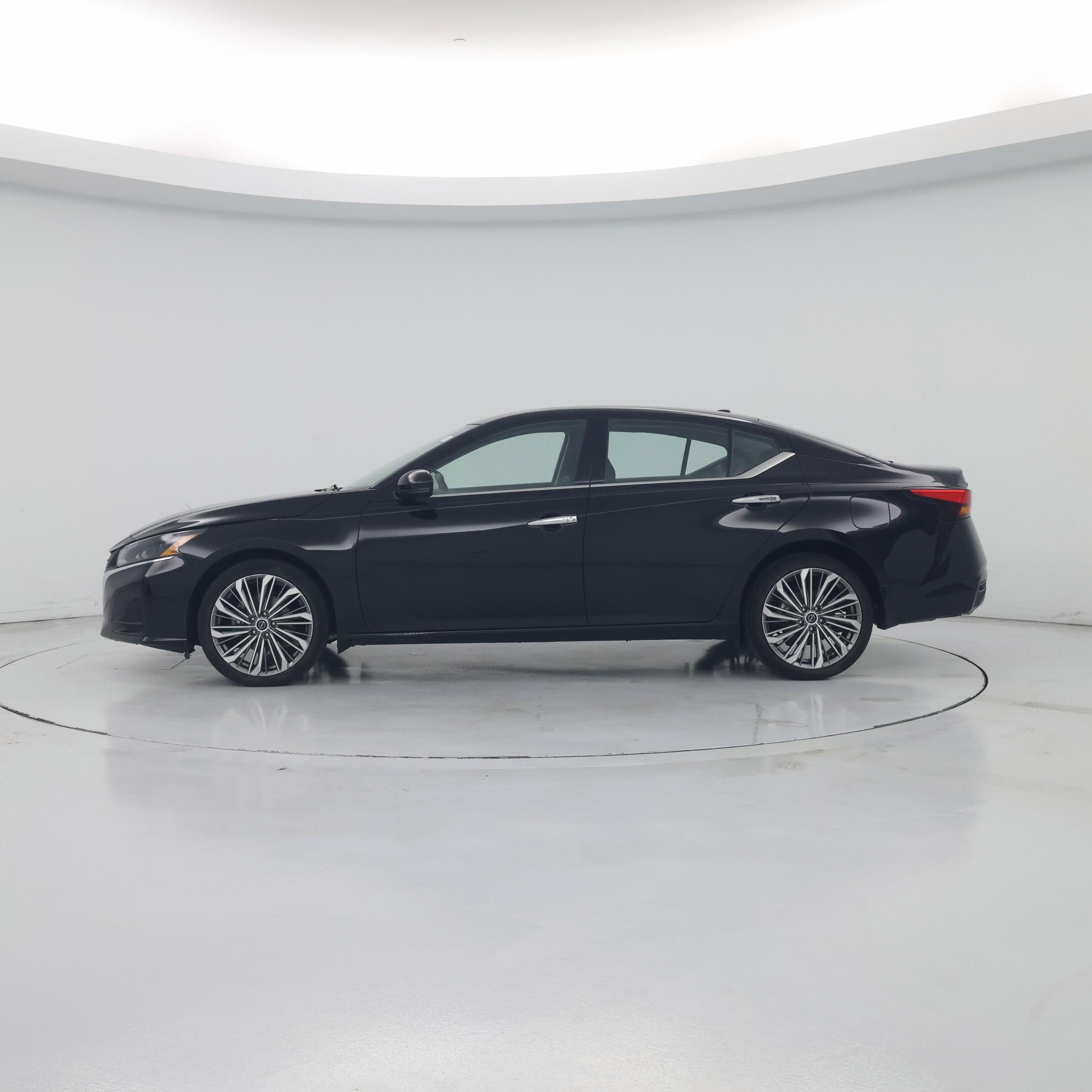 Thumbnail: 2023 Nissan Altima - 3
