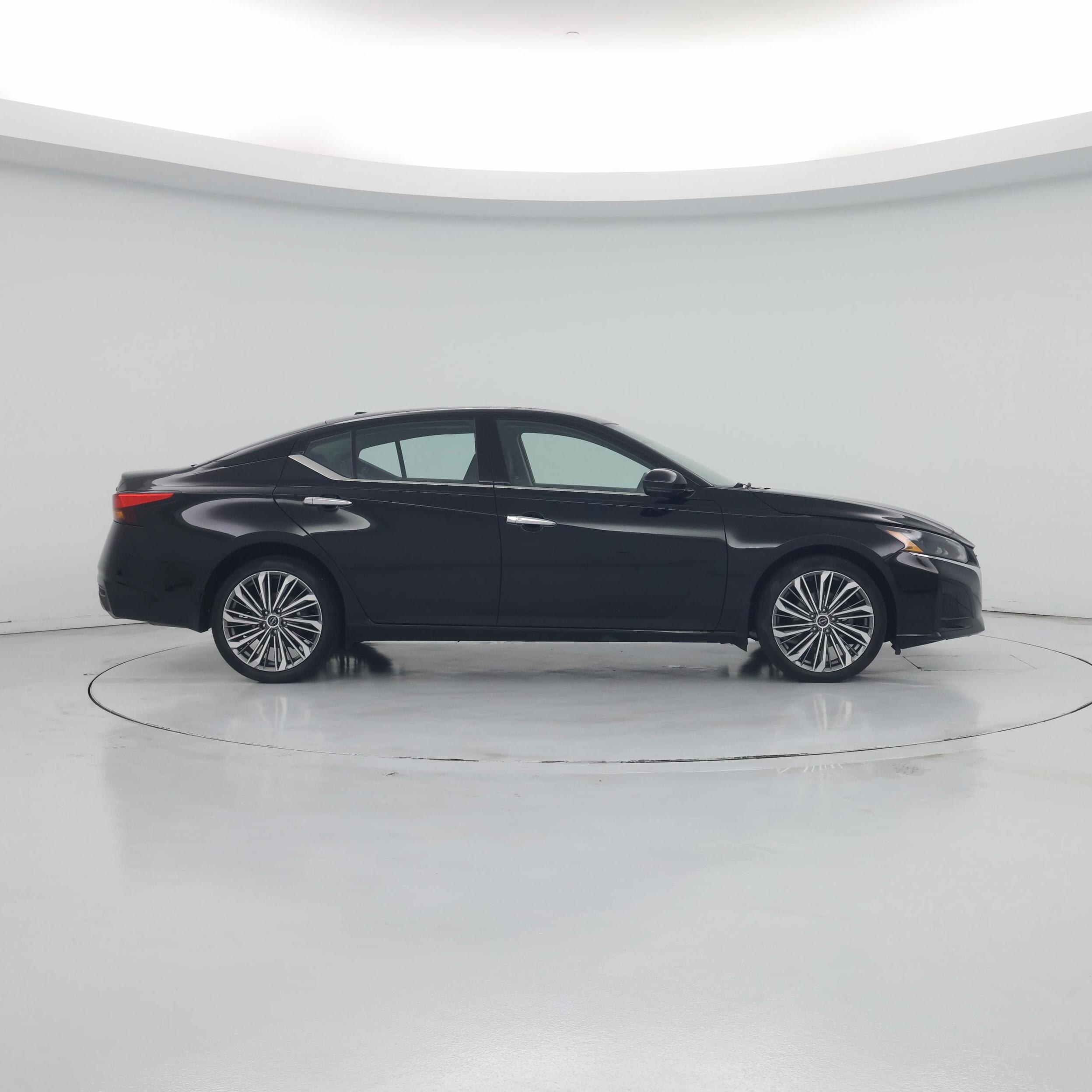 Thumbnail: 2023 Nissan Altima - 7