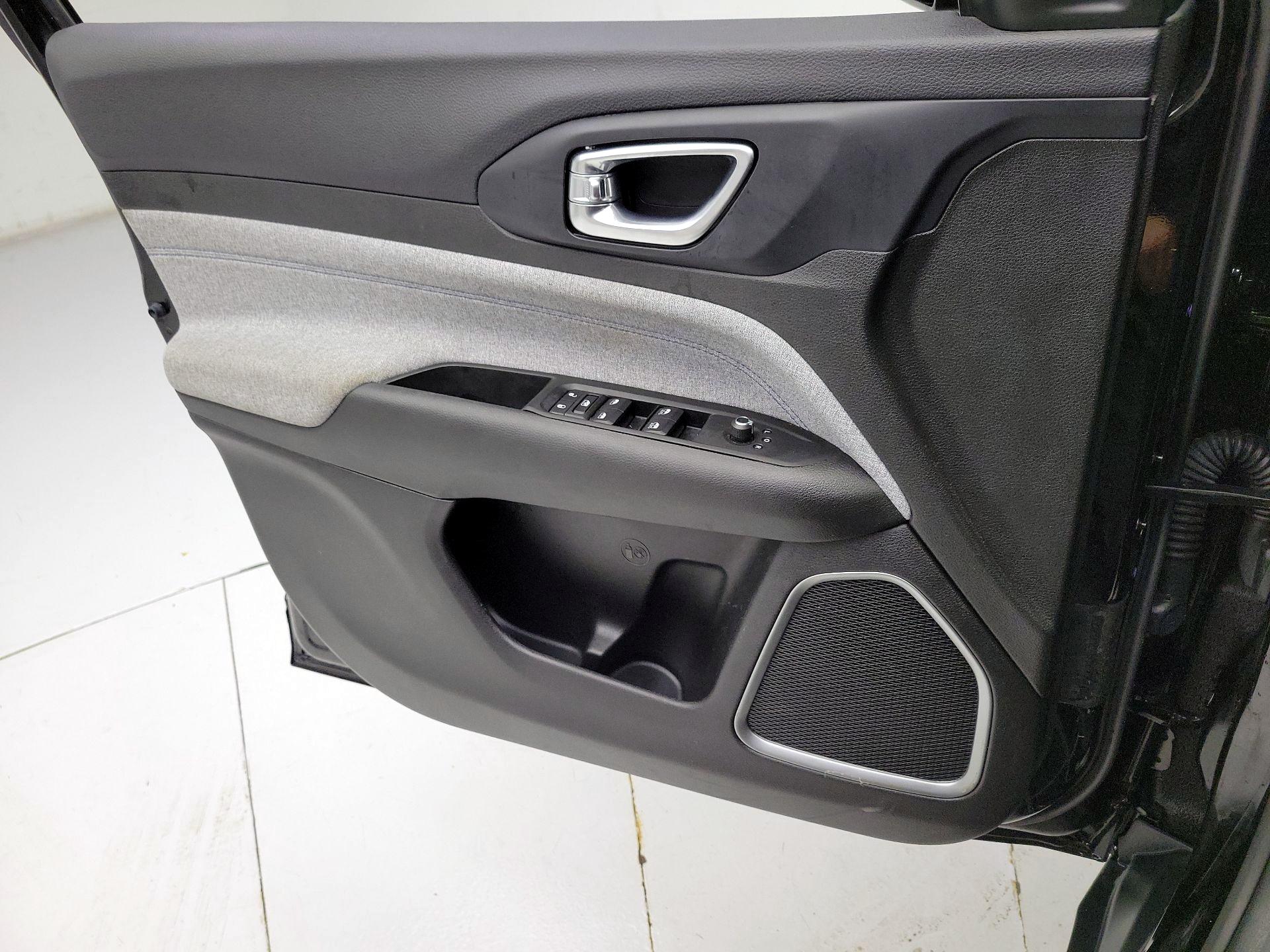 Thumbnail: 2022 Jeep Compass - 12