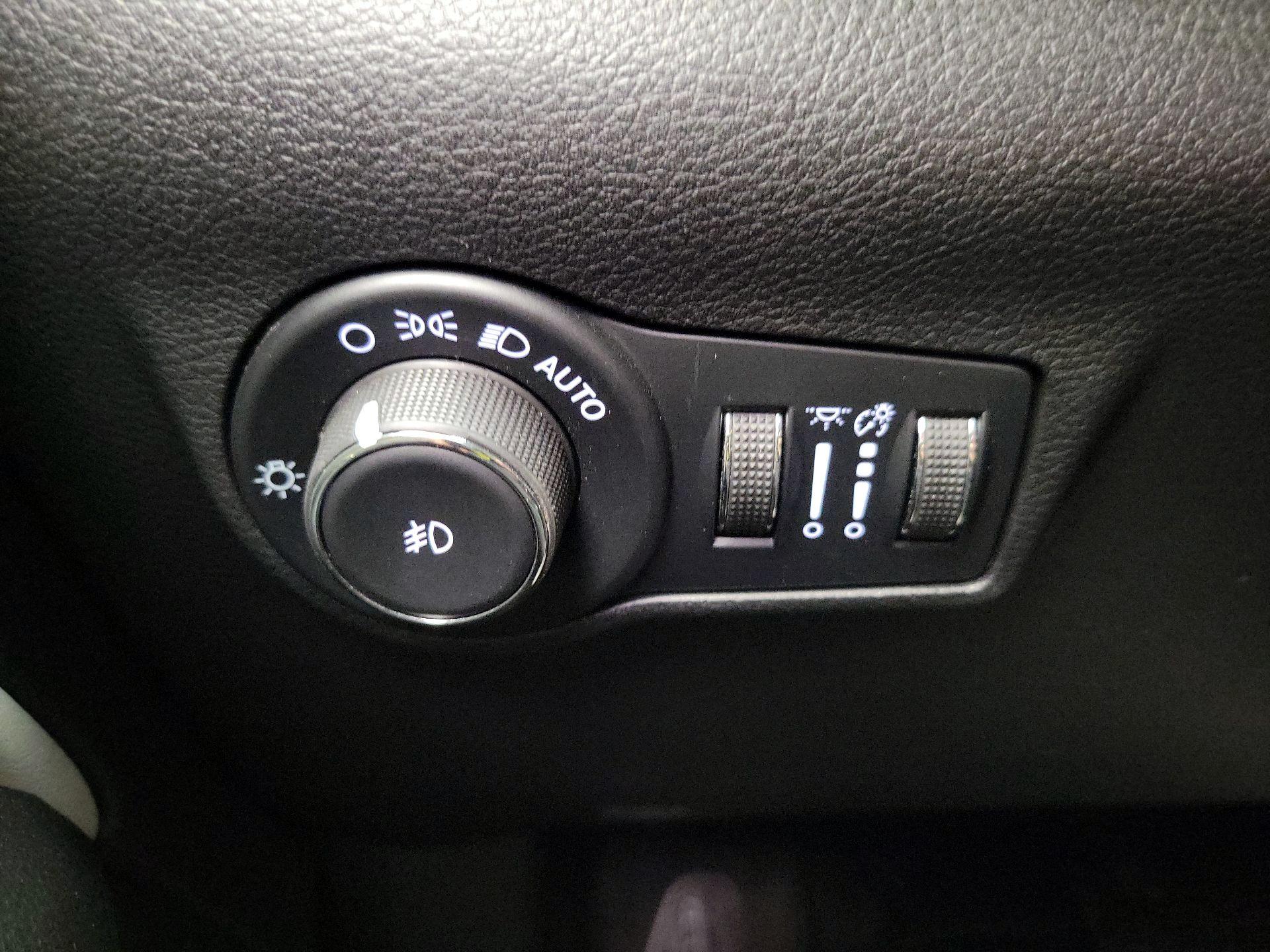 Thumbnail: 2022 Jeep Compass - 13