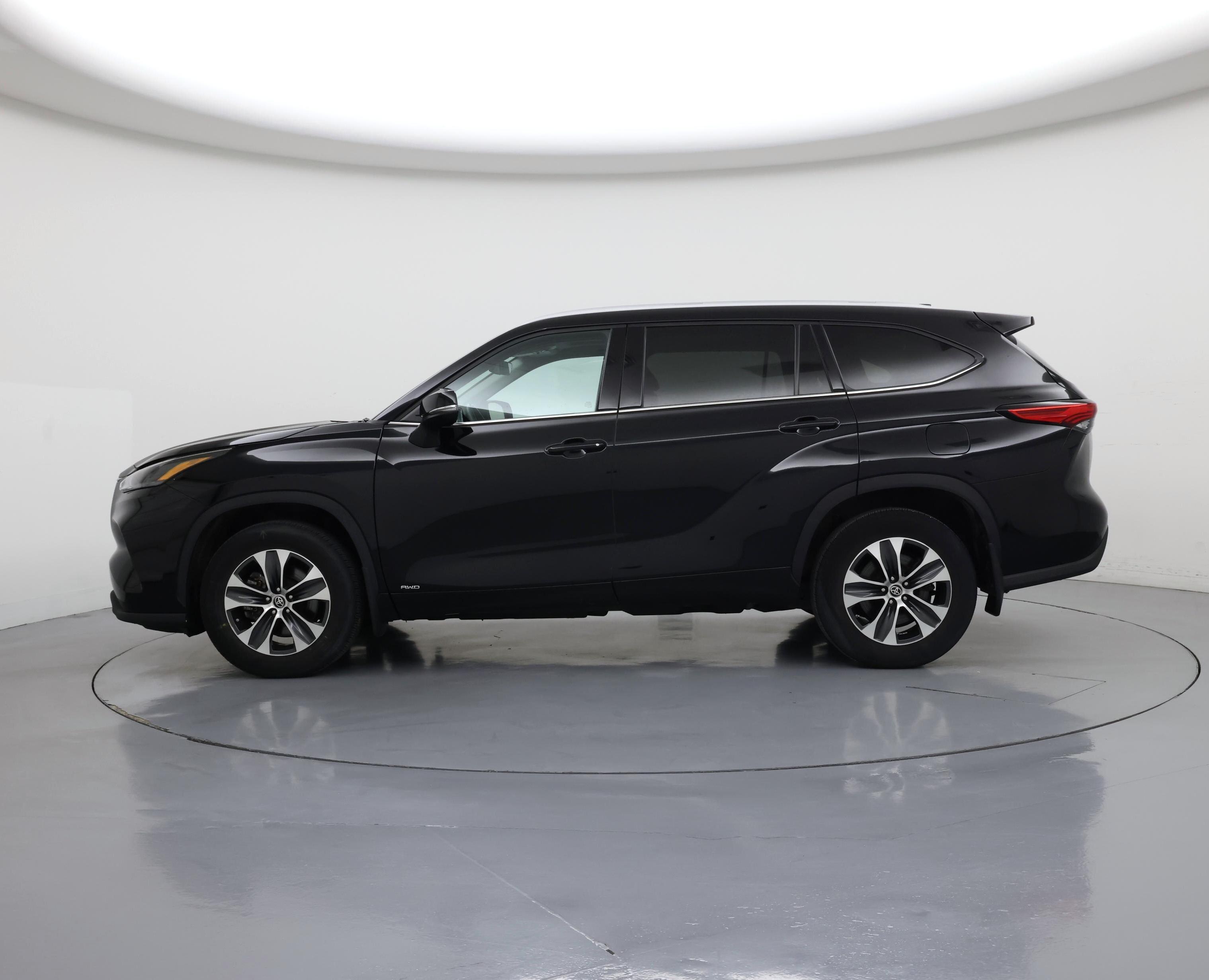 Thumbnail: 2022 Toyota Highlander - 3