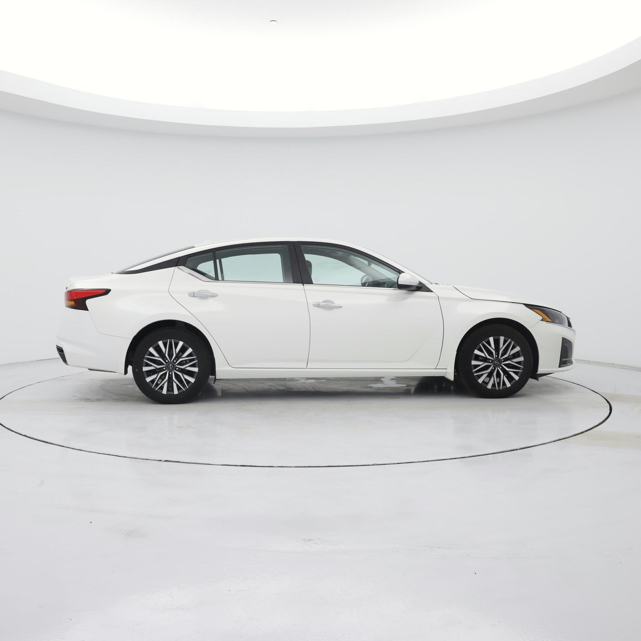 Thumbnail: 2023 Nissan Altima - 7