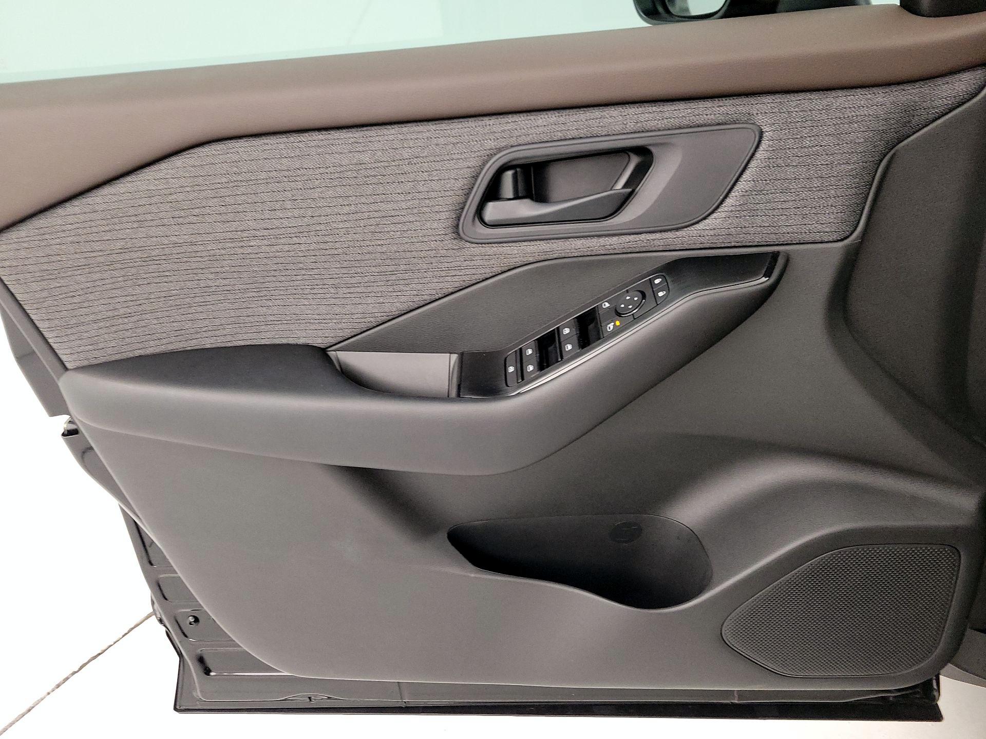 Thumbnail: 2023 Nissan Rogue - 12