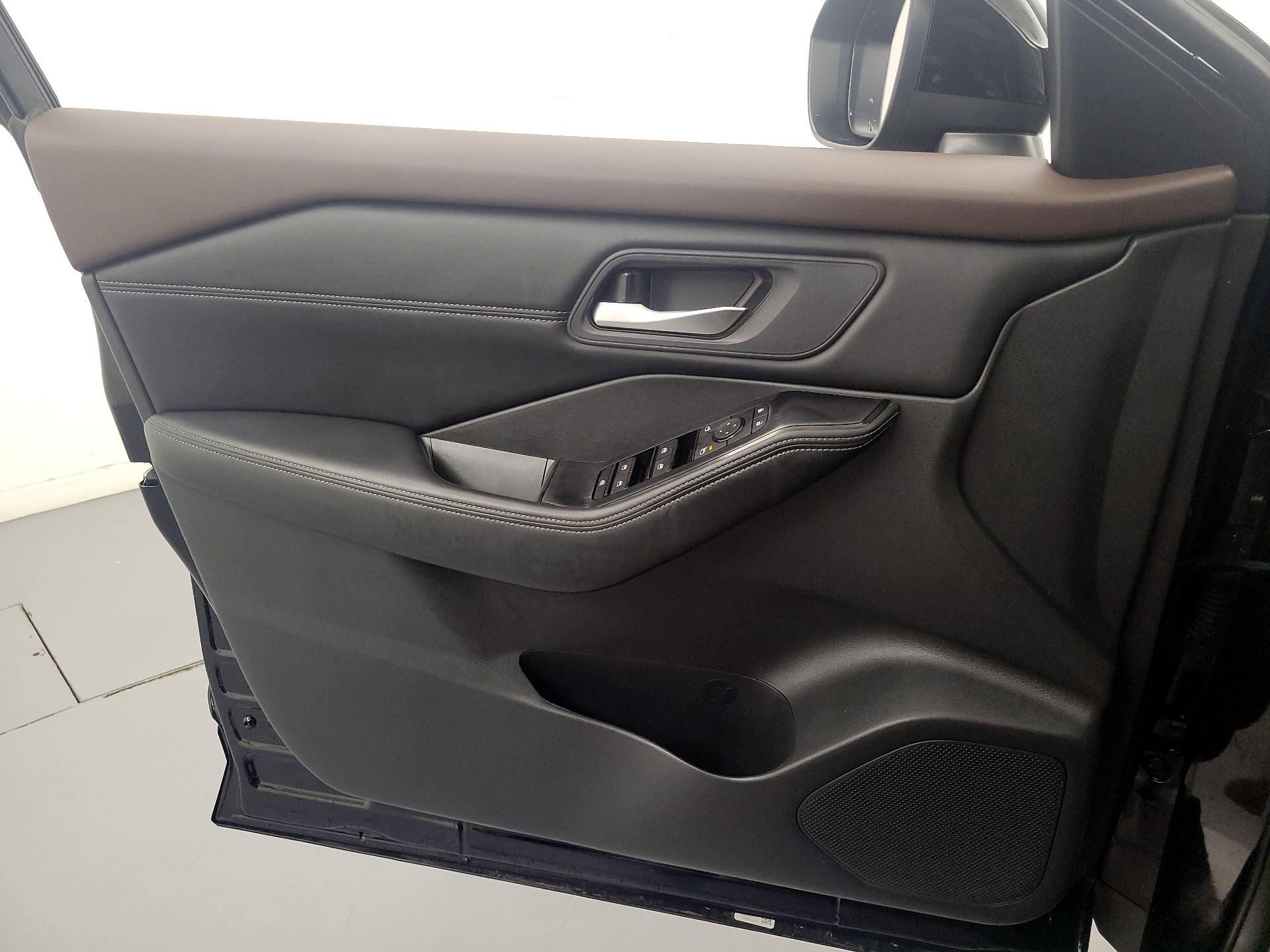 Thumbnail: 2023 Nissan Rogue - 12