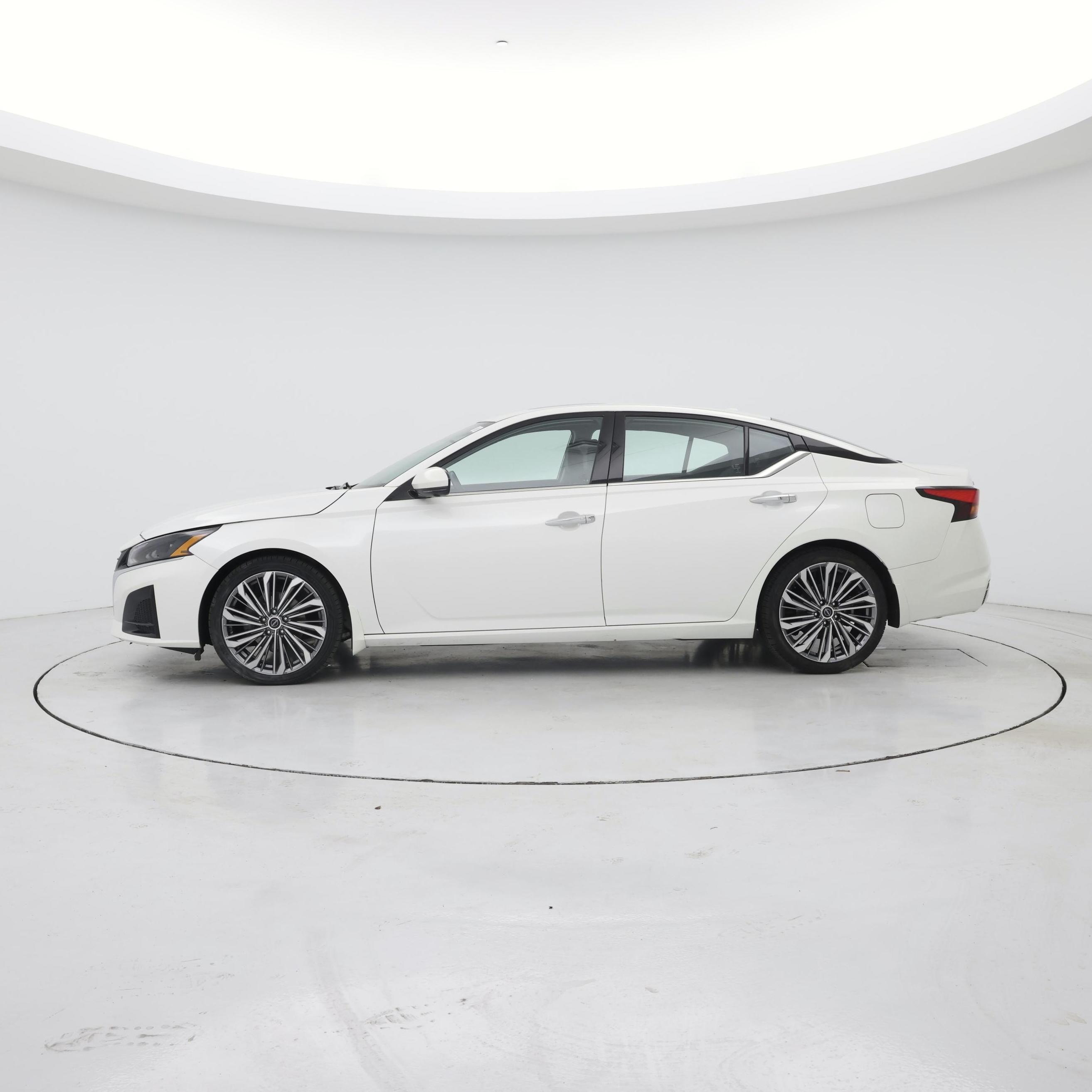 Thumbnail: 2023 Nissan Altima - 3